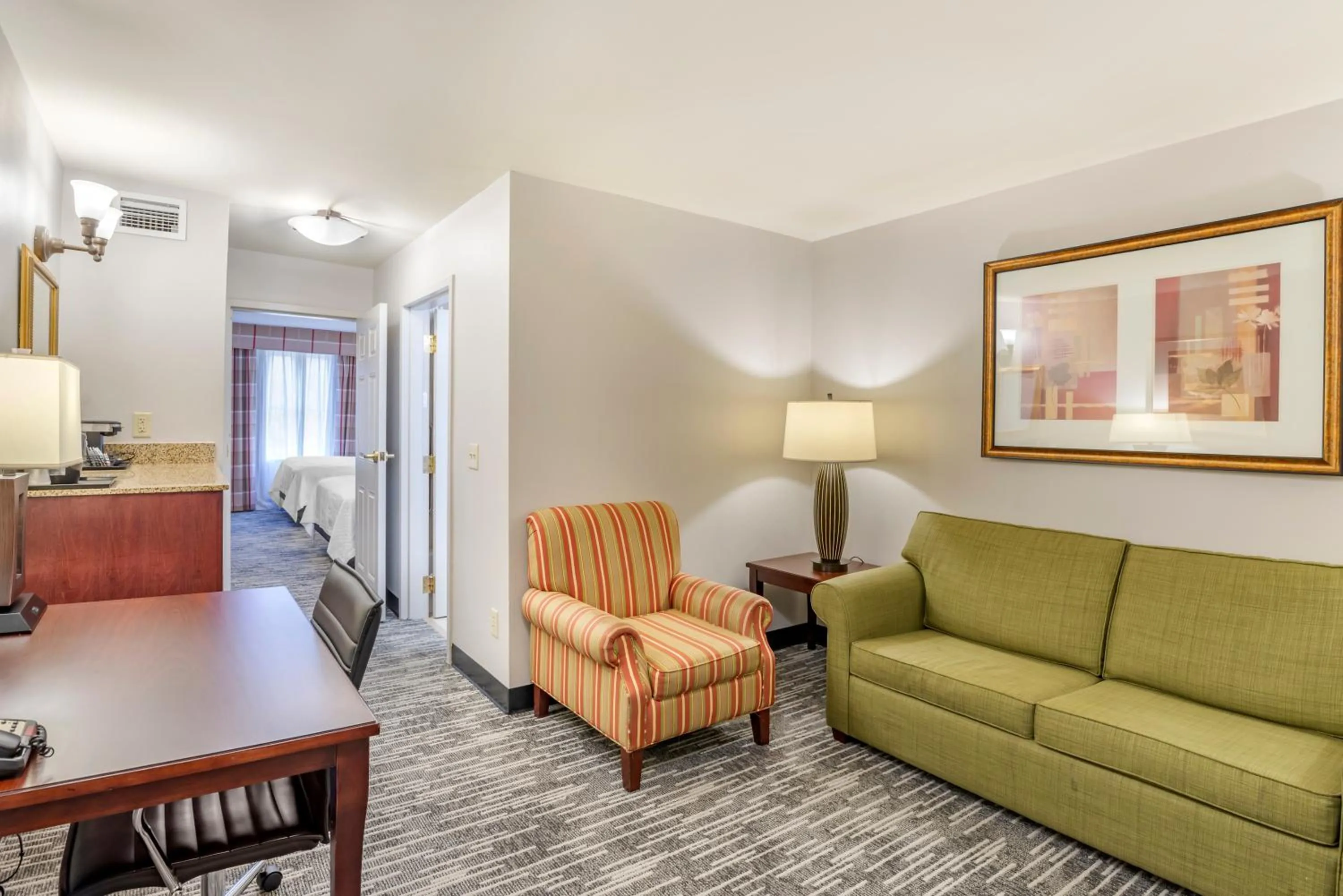 Living room in Country Inn & Suites by Radisson, Ashland - Hanover, VA