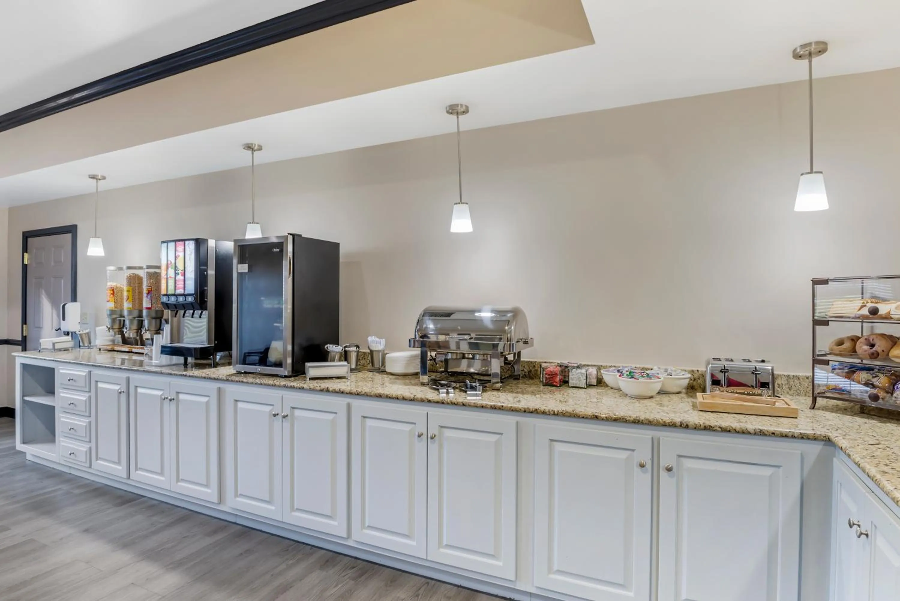 Breakfast in Country Inn & Suites by Radisson, Ashland - Hanover, VA