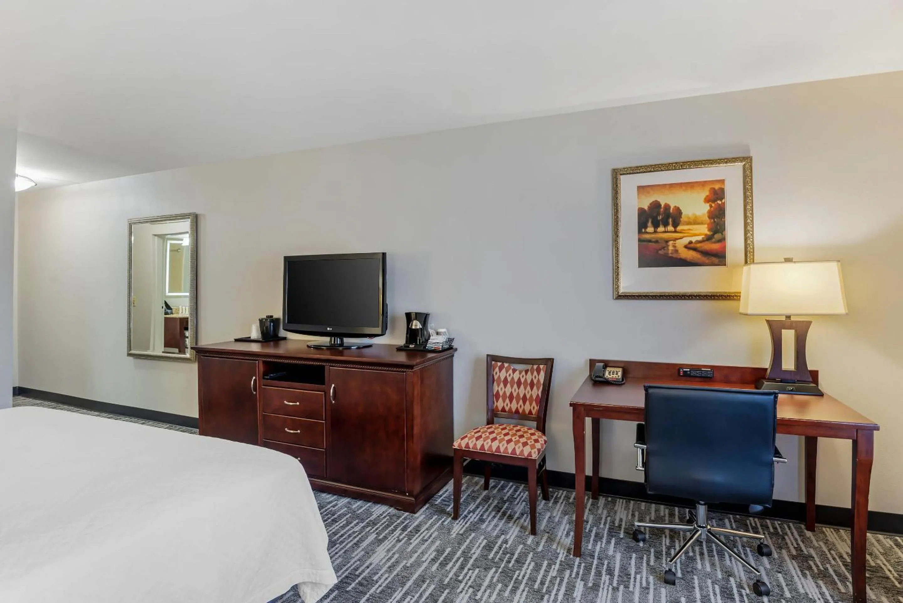 Bedroom, Bed in Country Inn & Suites by Radisson, Ashland - Hanover, VA