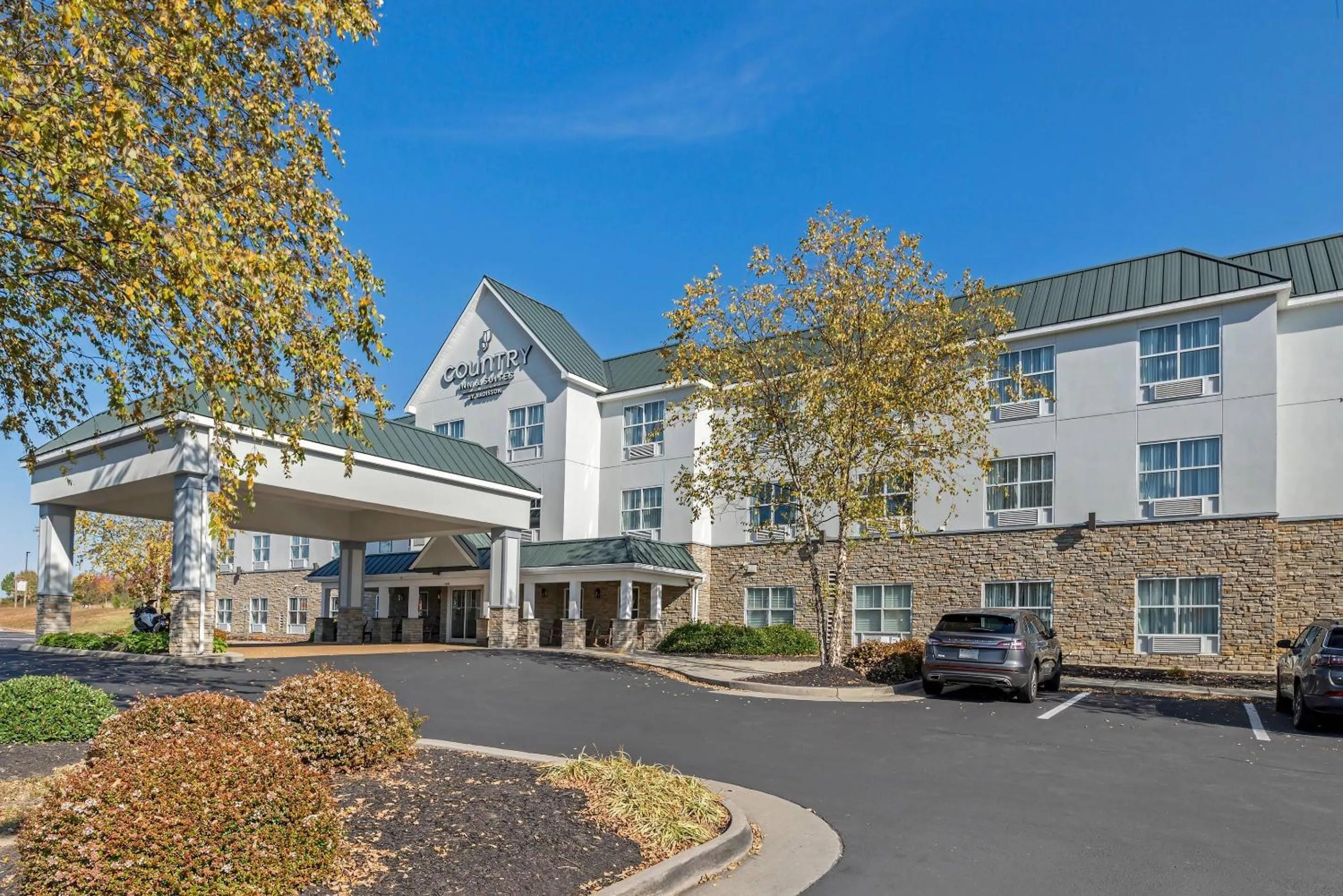 Property building in Country Inn & Suites by Radisson, Ashland - Hanover, VA