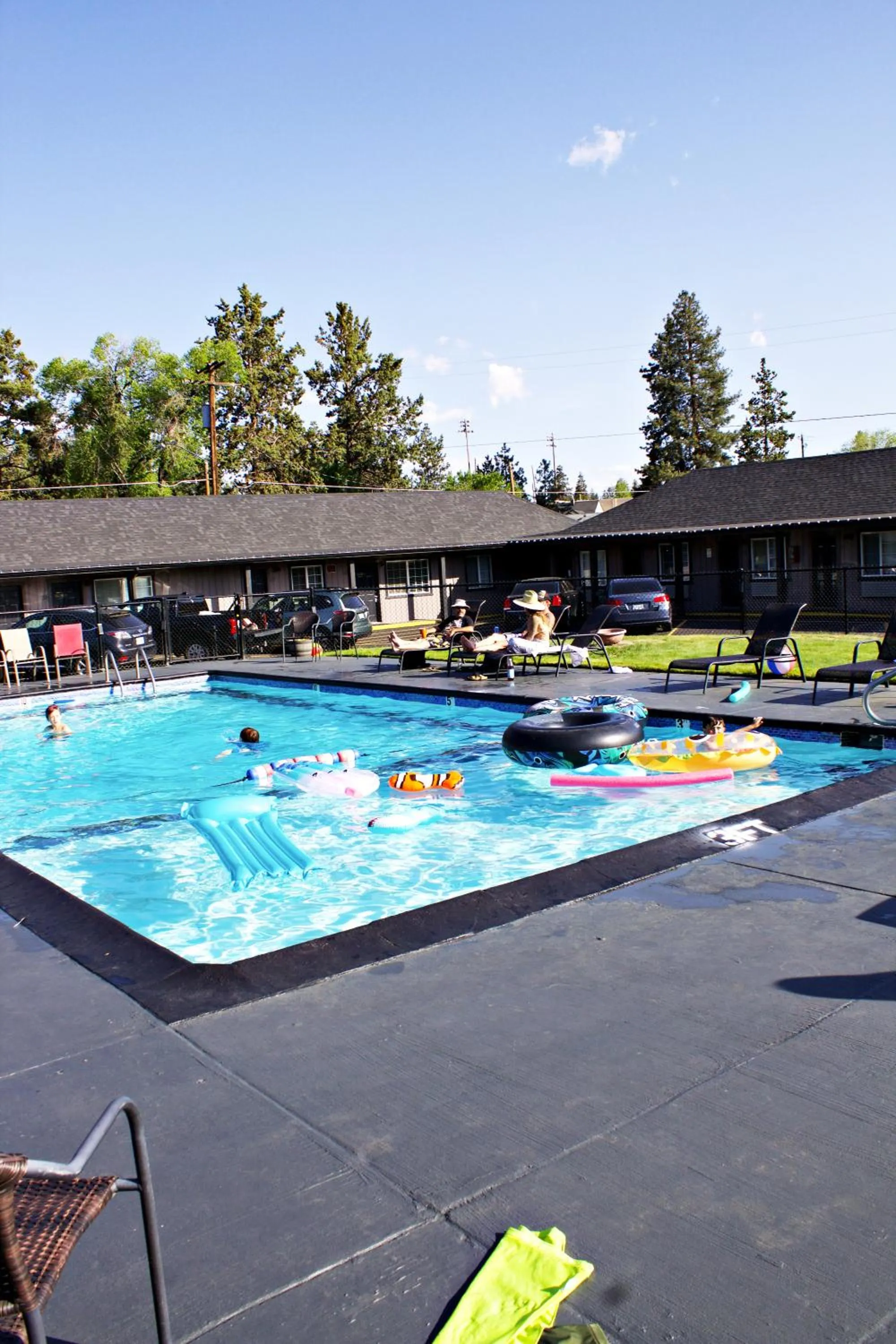 Swimming pool in Cascade Lodge - Central Bend Retreat