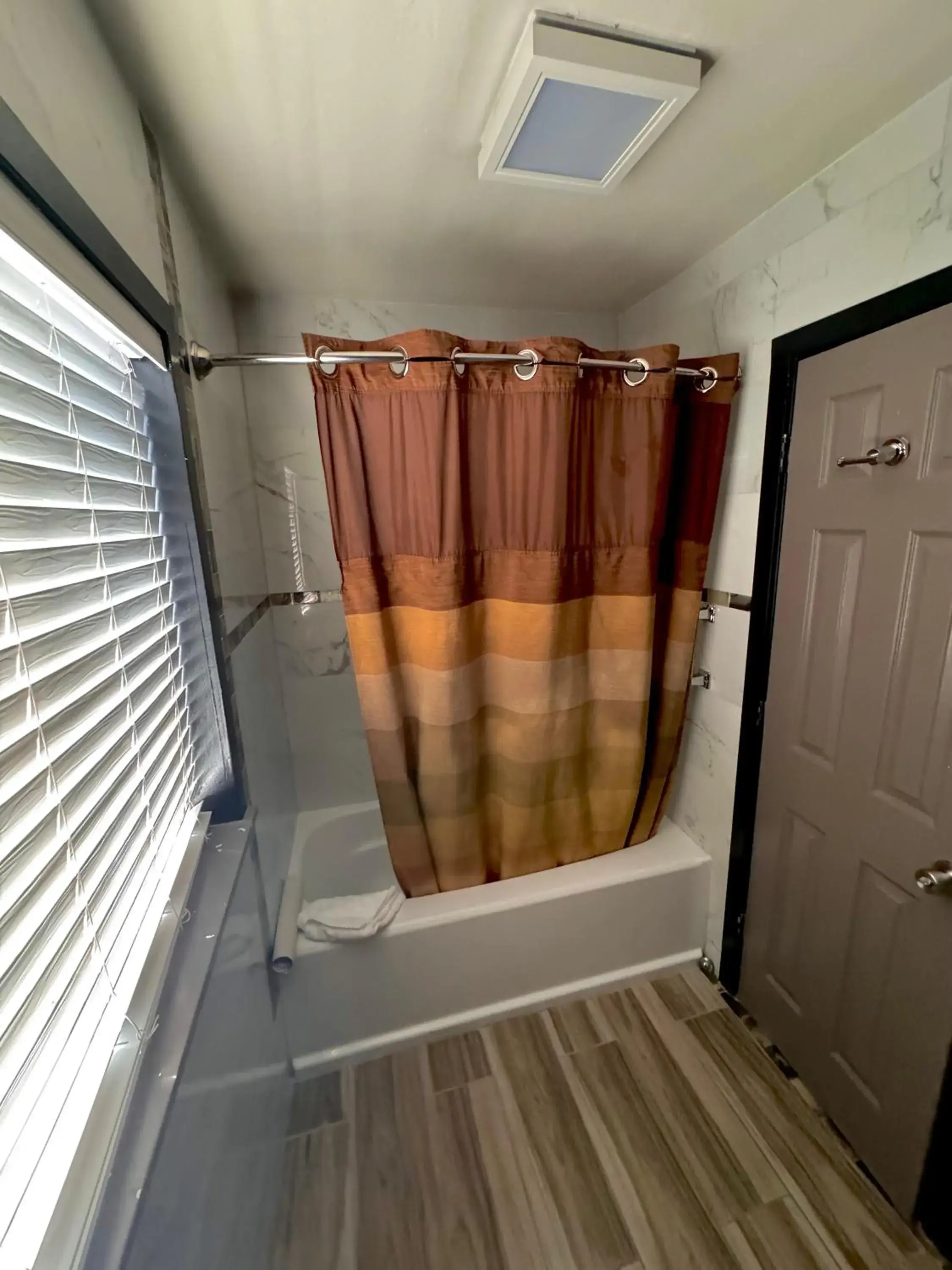 King Room in Cascade Lodge - Central Bend Retreat King Room in Cascade Lodge - Central Bend Retreat