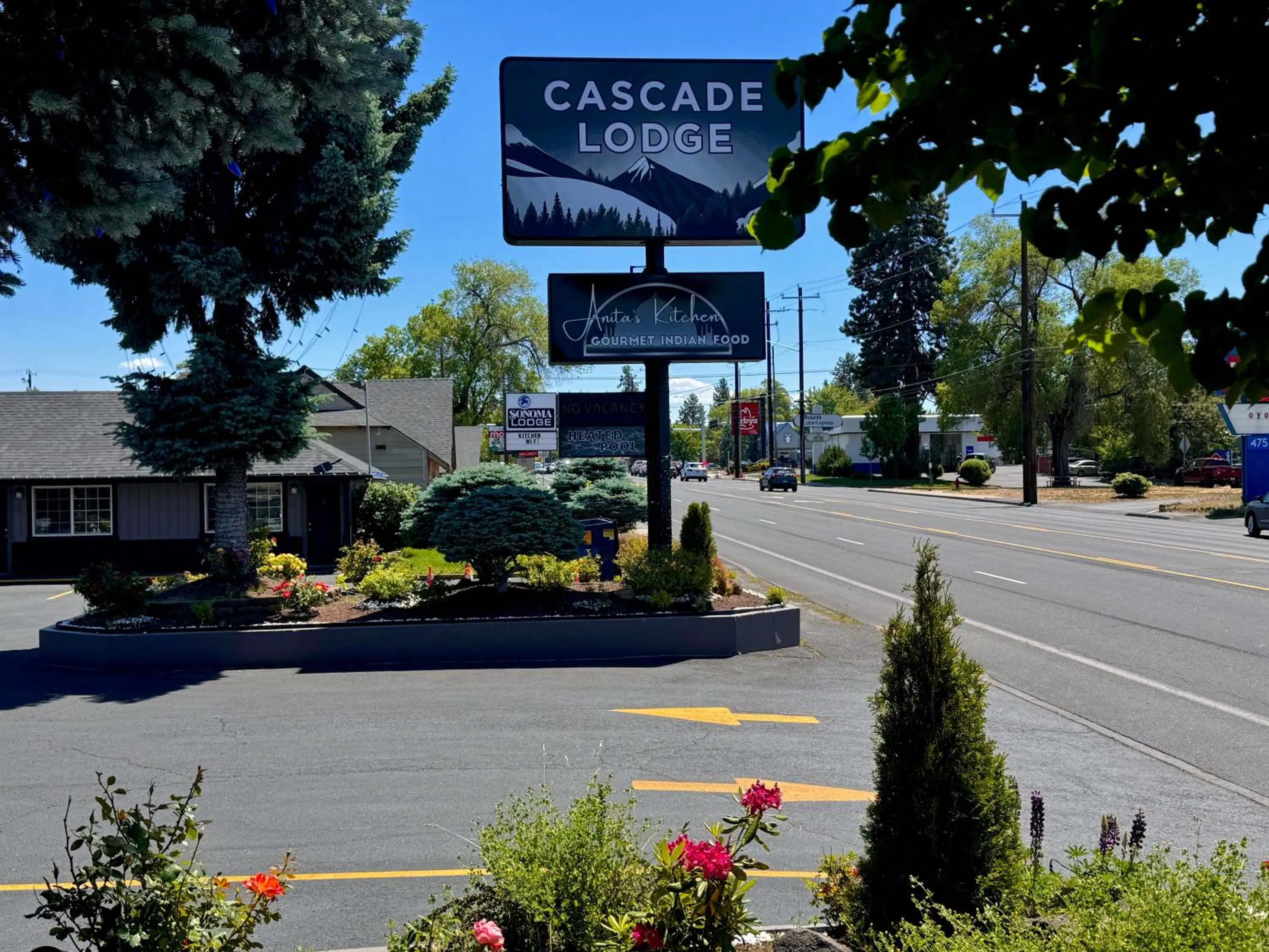 Day in Cascade Lodge - Central Bend Retreat