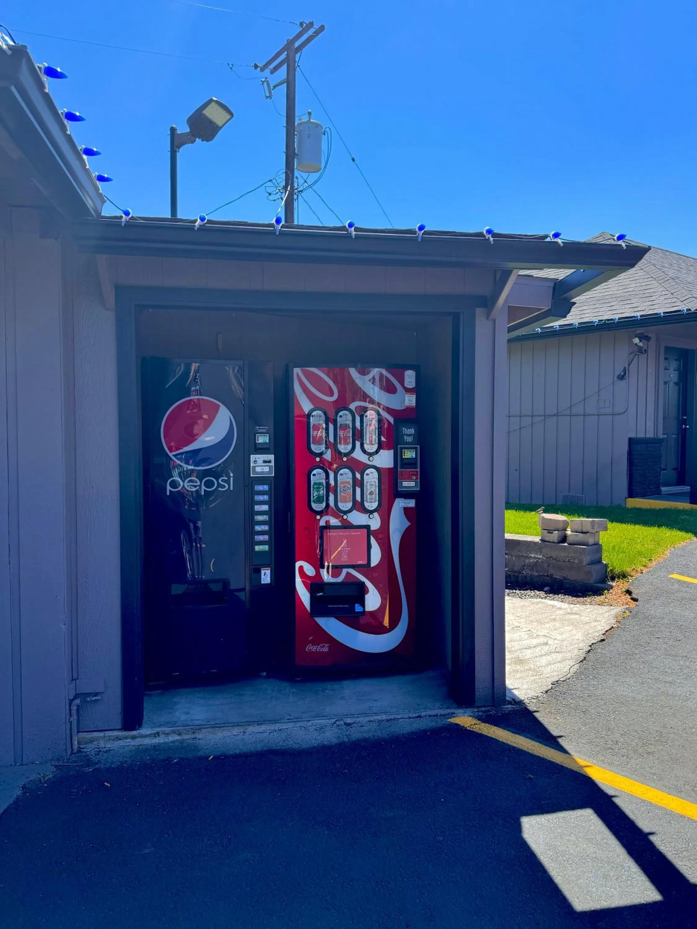 vending machine in Cascade Lodge - Central Bend Retreat
