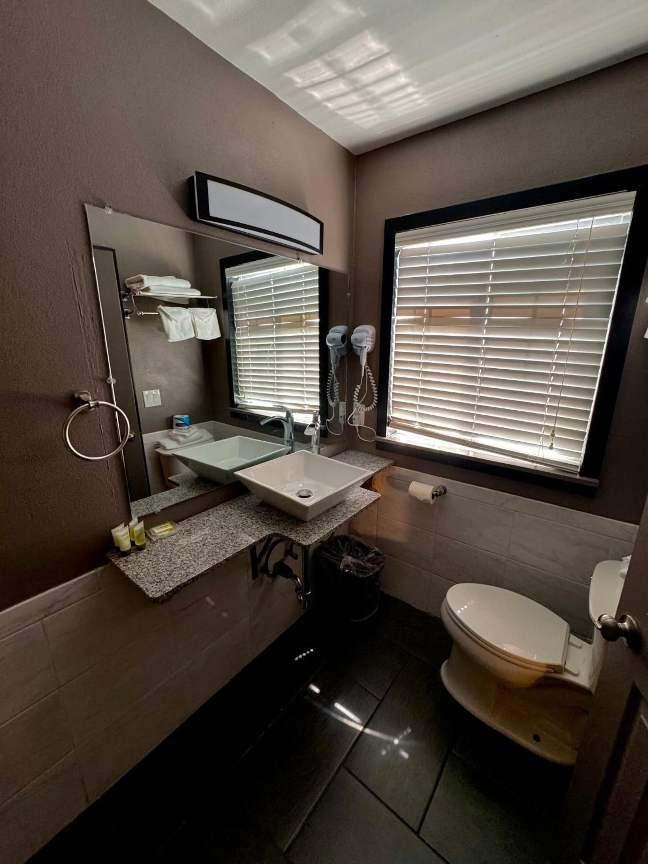 Bathroom in Cascade Lodge - Central Bend Retreat