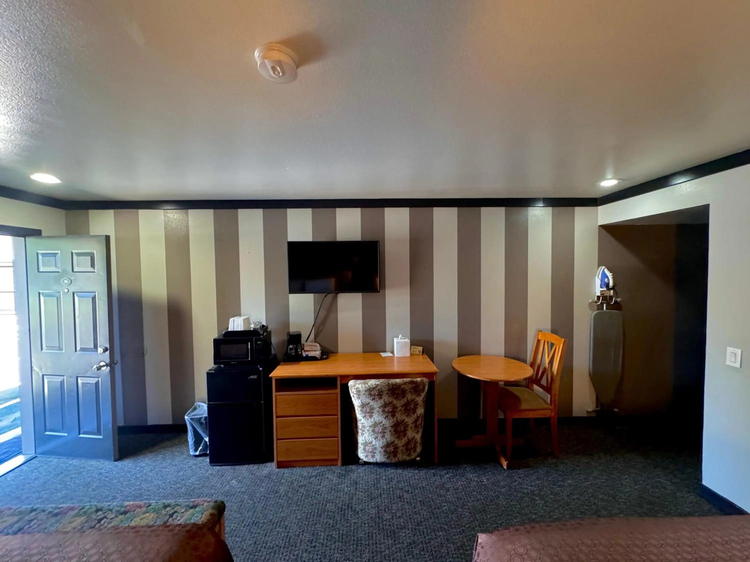 TV and multimedia in Cascade Lodge - Central Bend Retreat