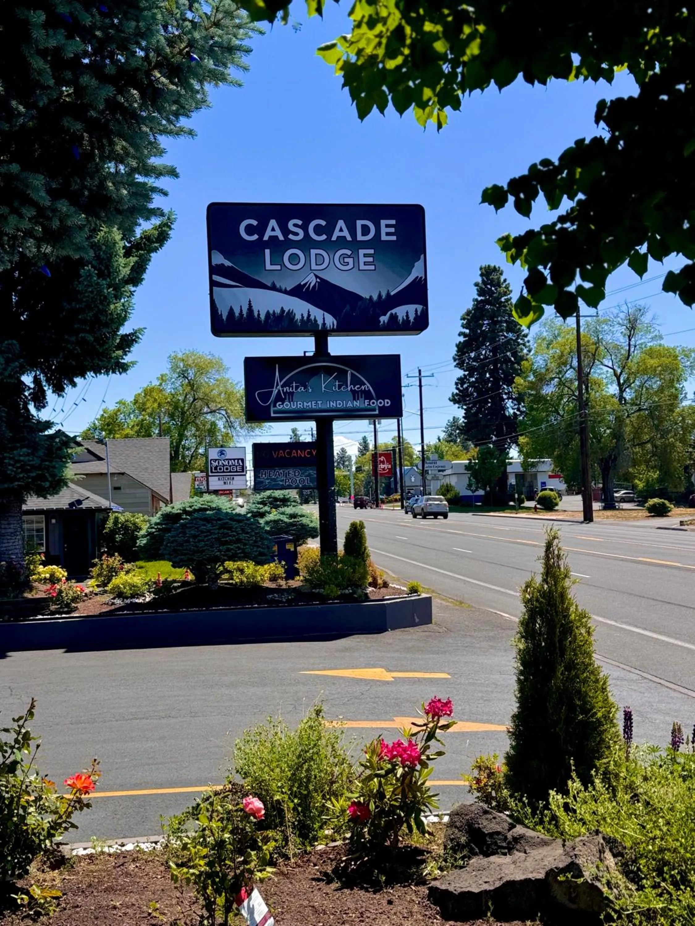 Spring in Cascade Lodge - Central Bend Retreat