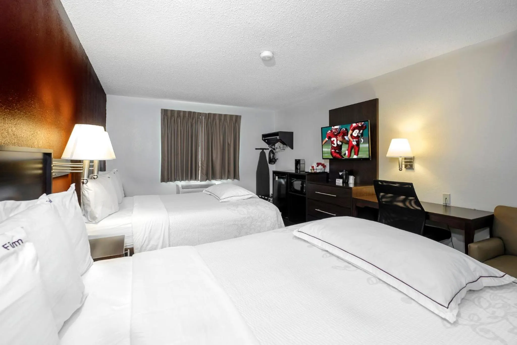 Photo of the whole room, Bed in Red Roof Inn PLUS+ & Suites Malone