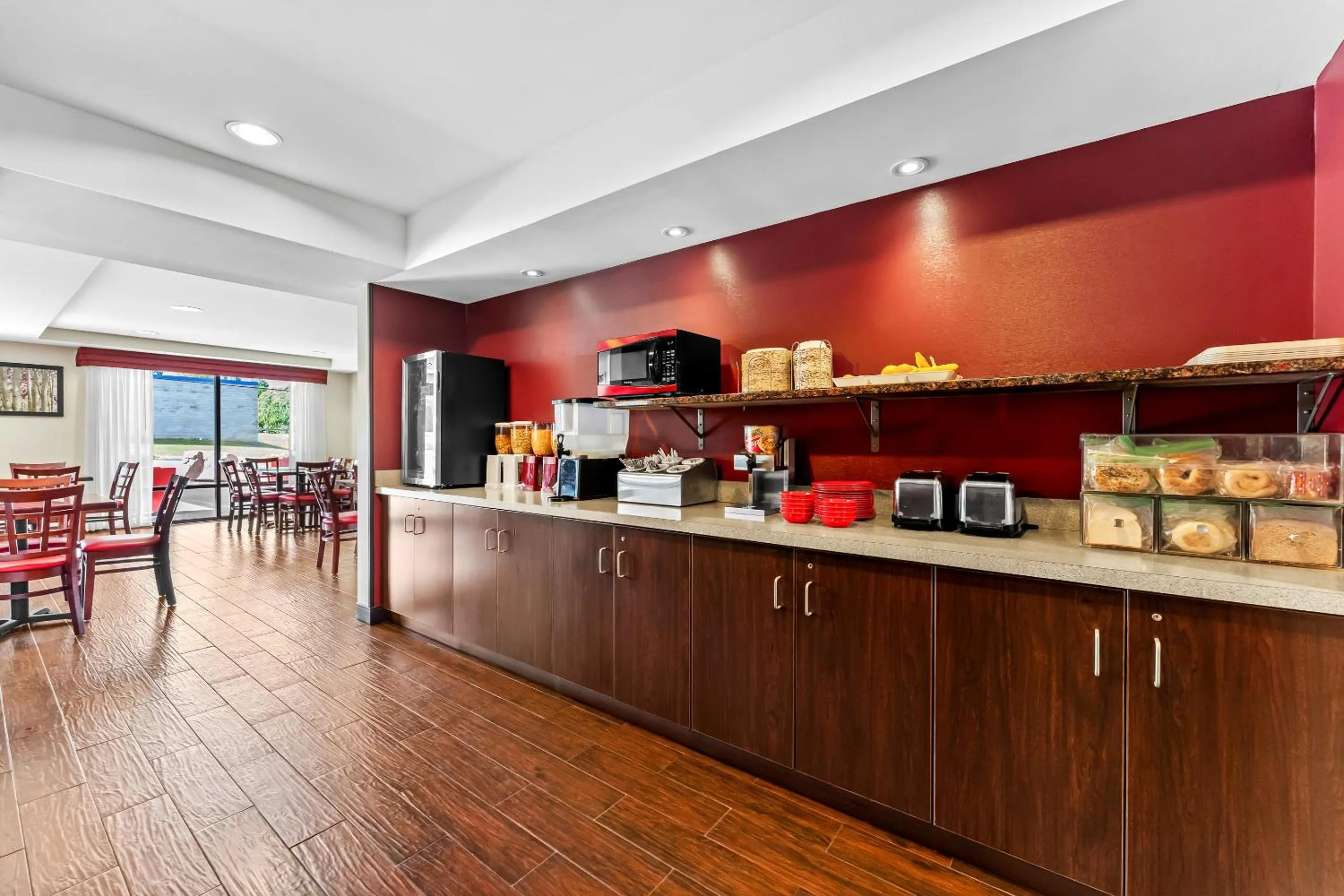 Breakfast in Red Roof Inn PLUS+ & Suites Malone