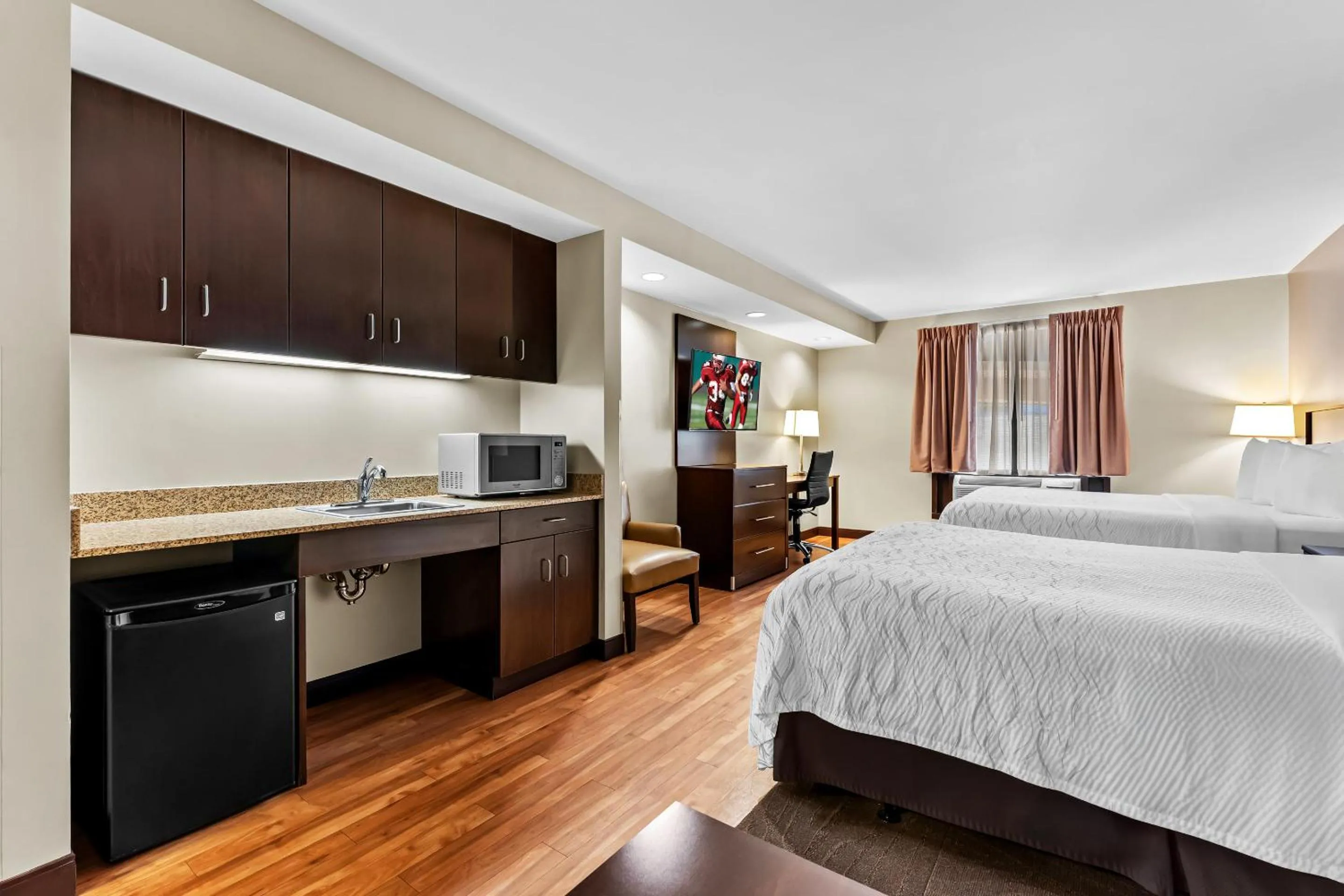 Photo of the whole room, Bed in Red Roof Inn PLUS+ & Suites Malone