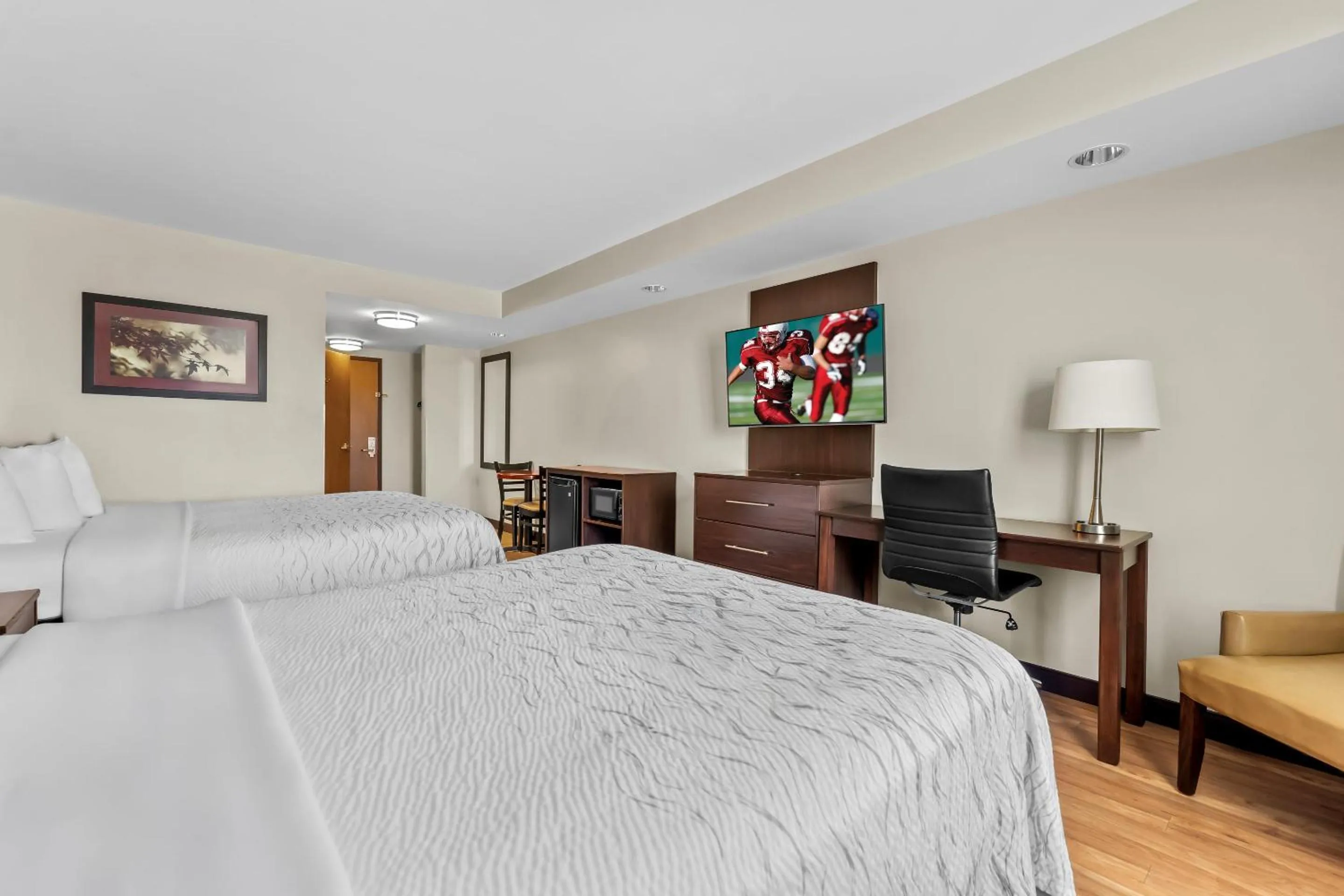 Photo of the whole room, Bed in Red Roof Inn PLUS+ & Suites Malone