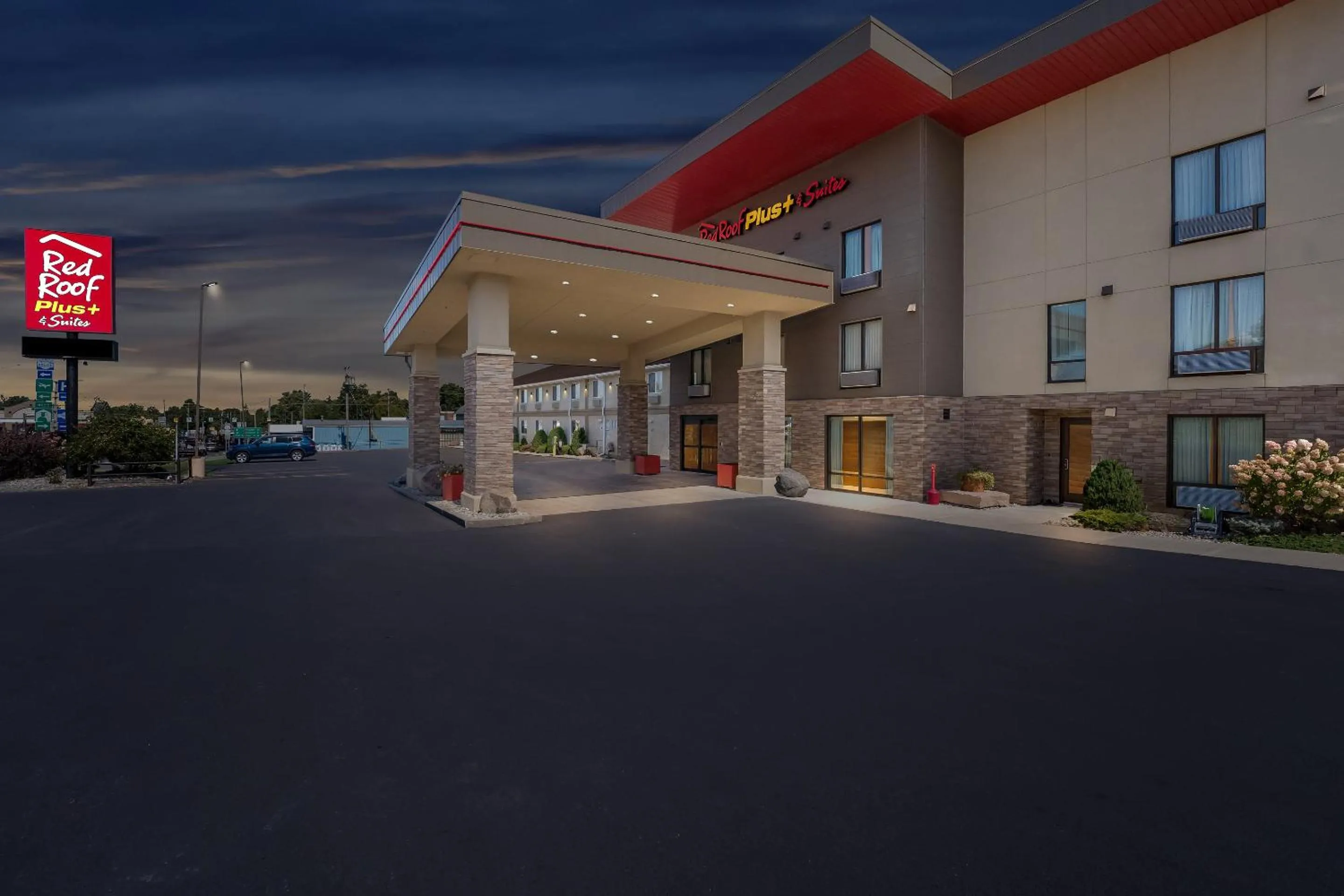 Facade/entrance in Red Roof Inn PLUS+ & Suites Malone