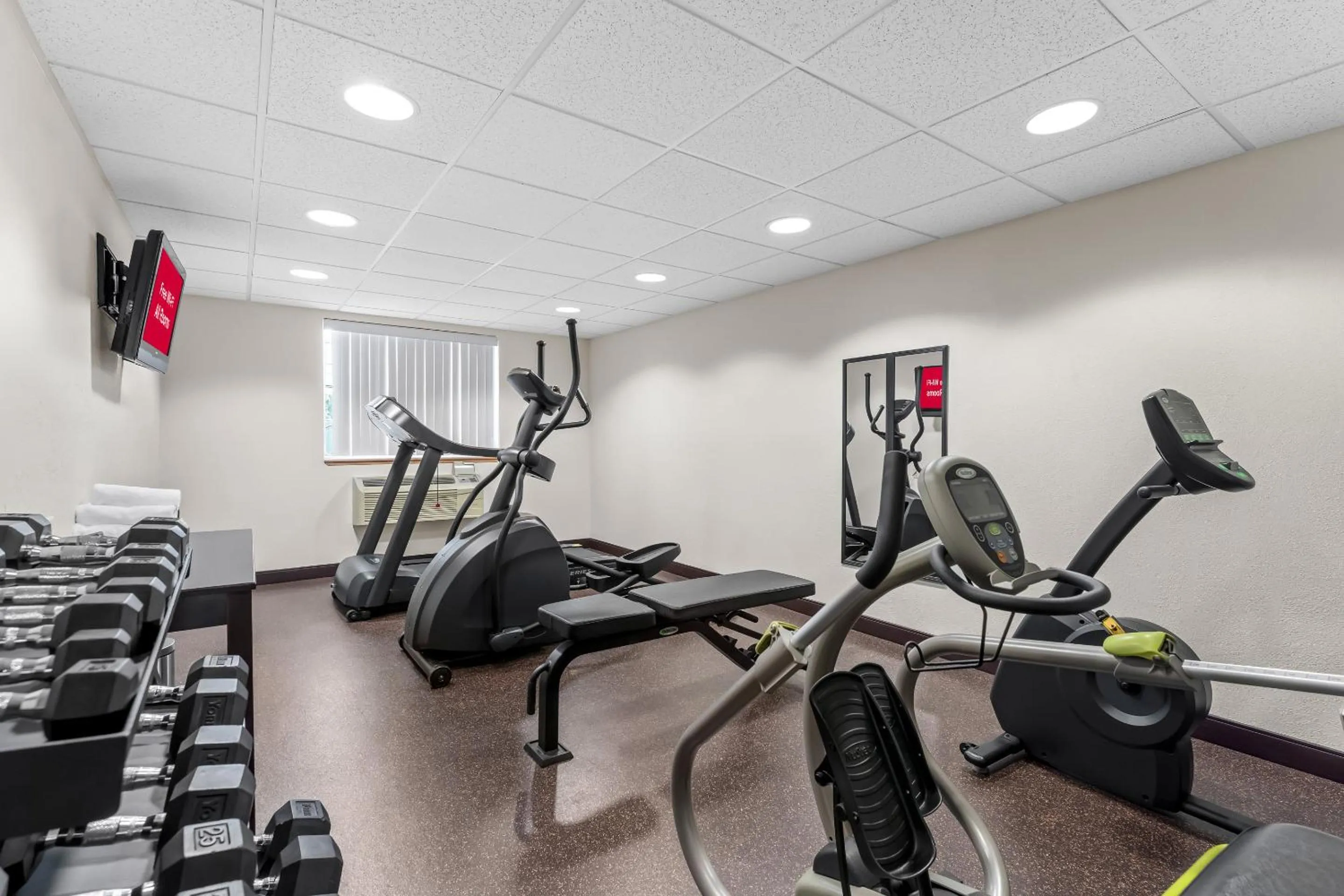 Fitness centre/facilities in Red Roof Inn PLUS+ & Suites Malone
