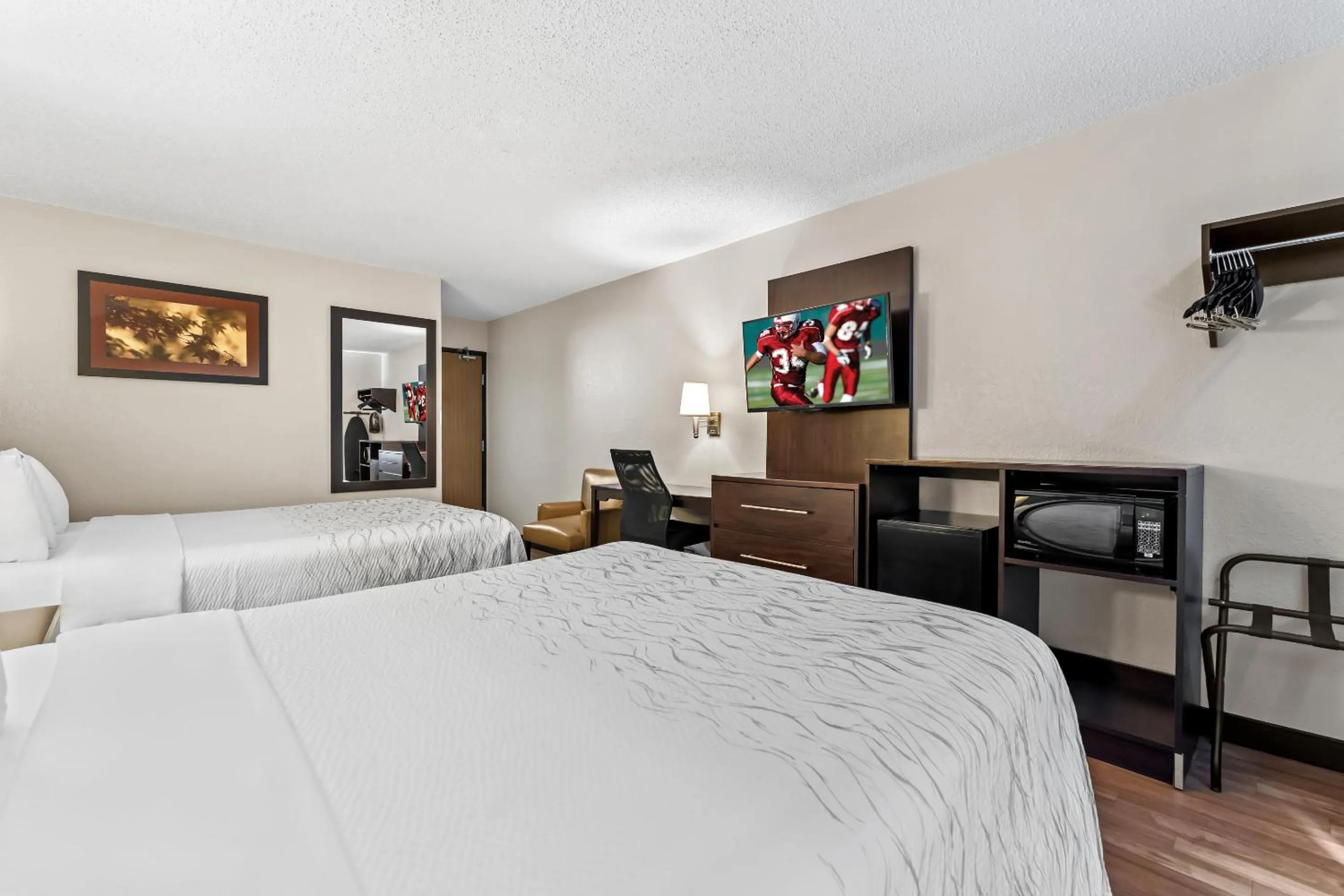 Photo of the whole room, Bed in Red Roof Inn PLUS+ & Suites Malone