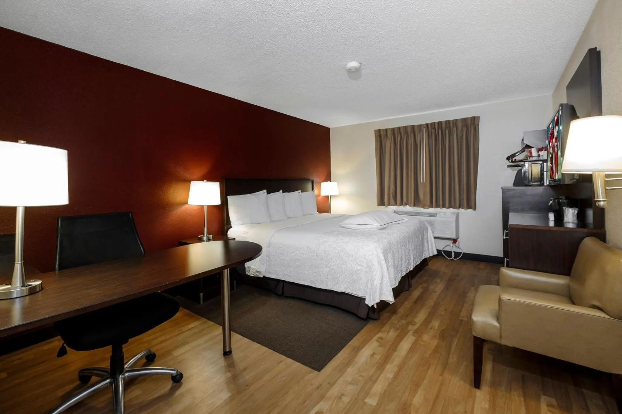 Photo of the whole room, Bed in Red Roof Inn PLUS+ & Suites Malone