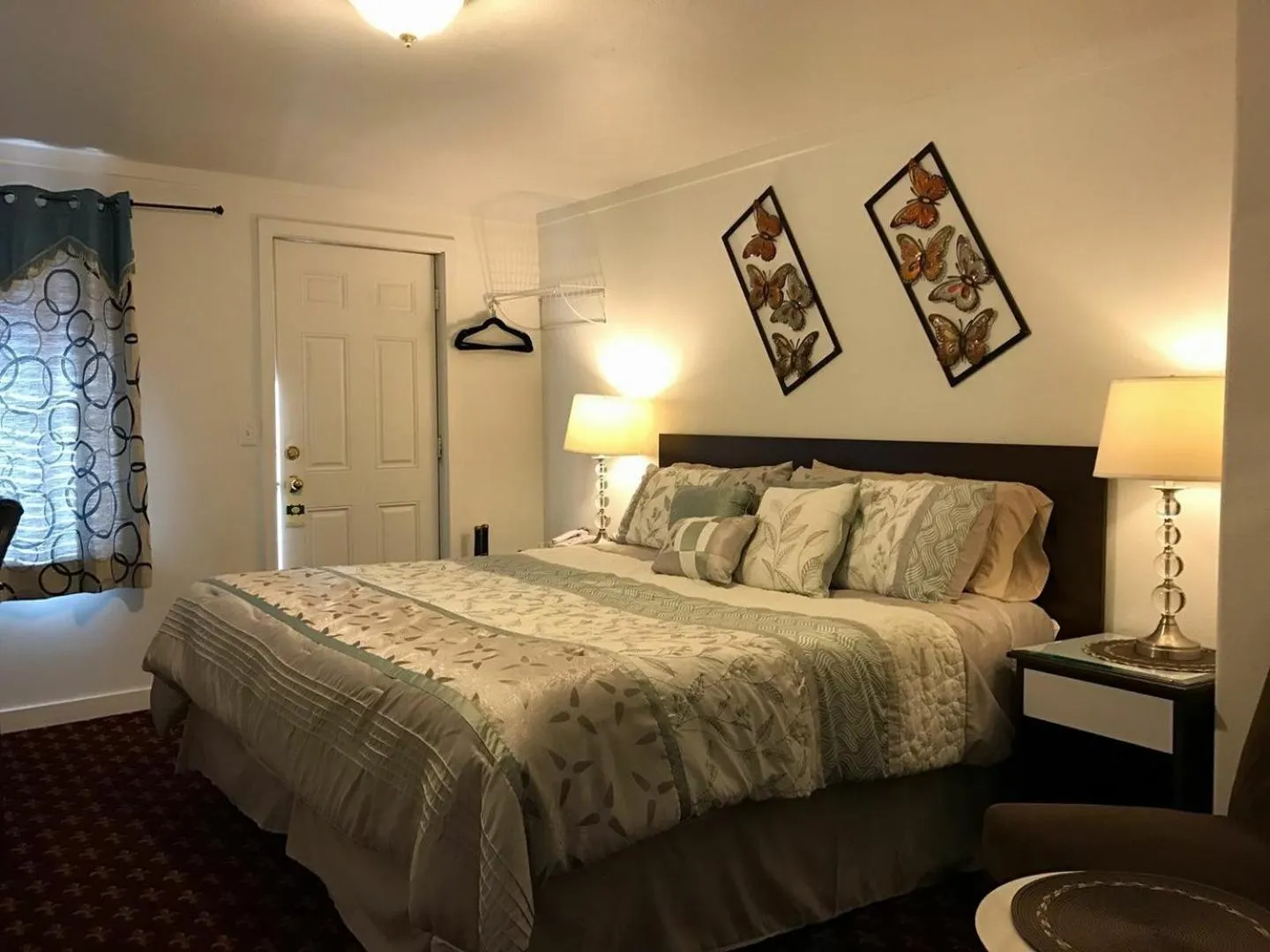 Bed in Holiday Motel Bend