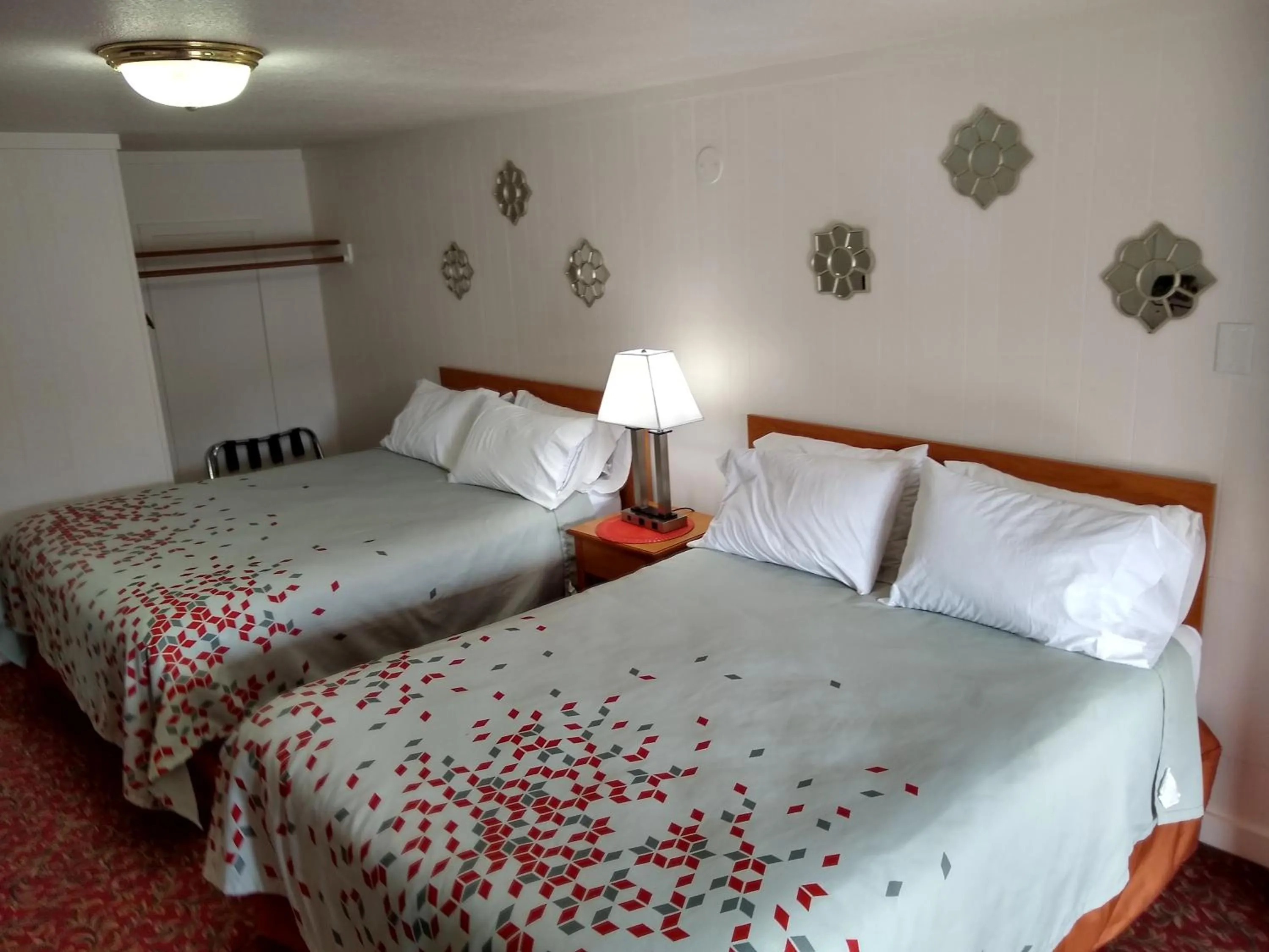 Bed in Holiday Motel Bend