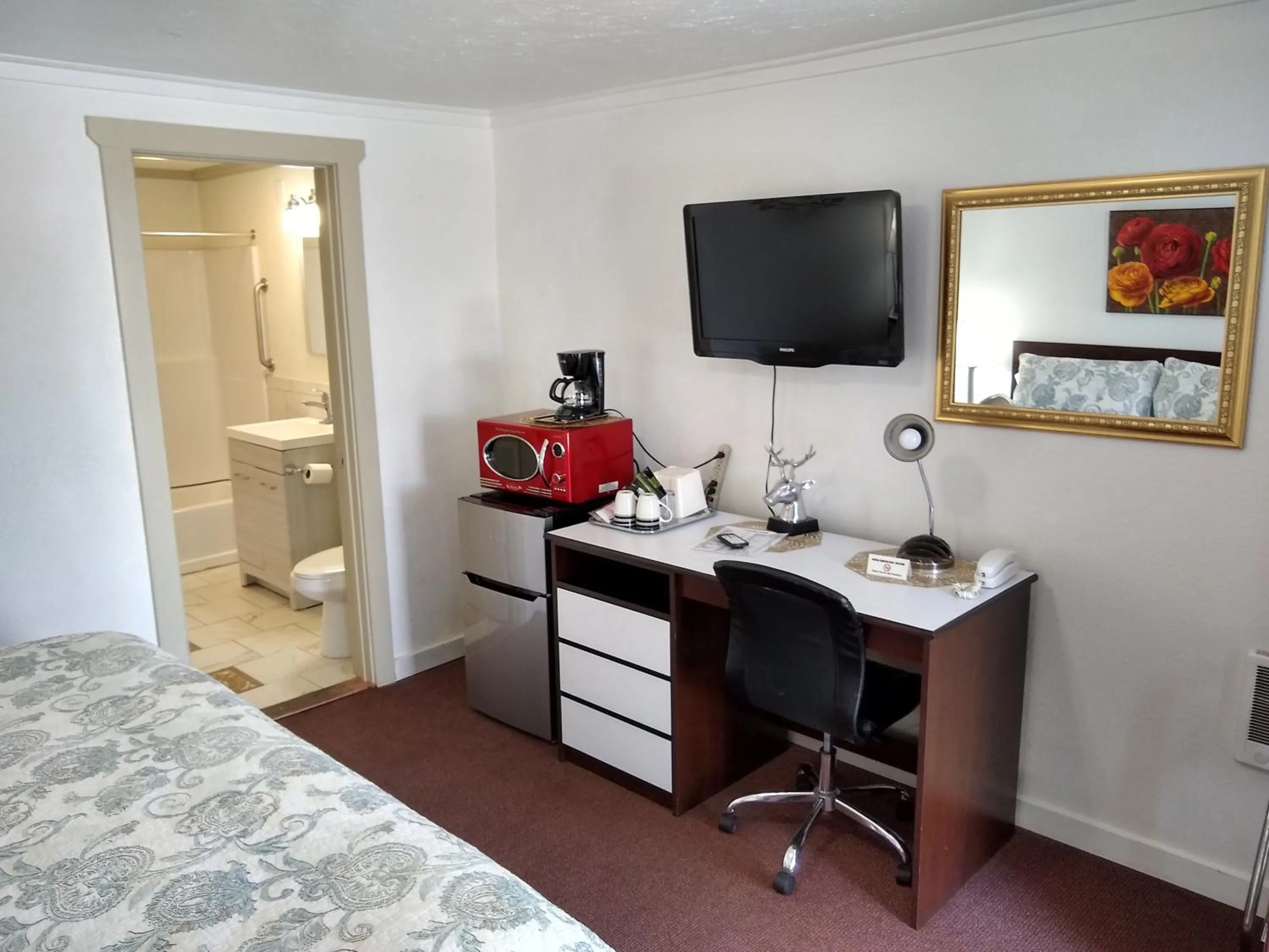 Bed in Holiday Motel Bend