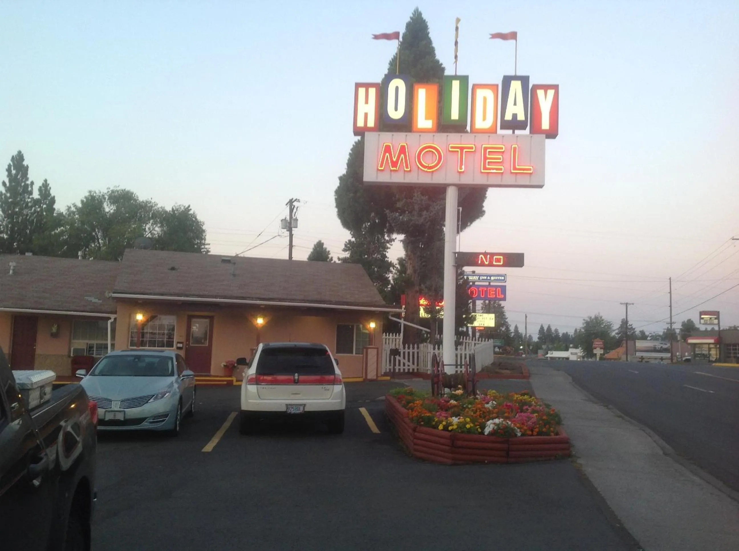 Facade/entrance in Holiday Motel Bend