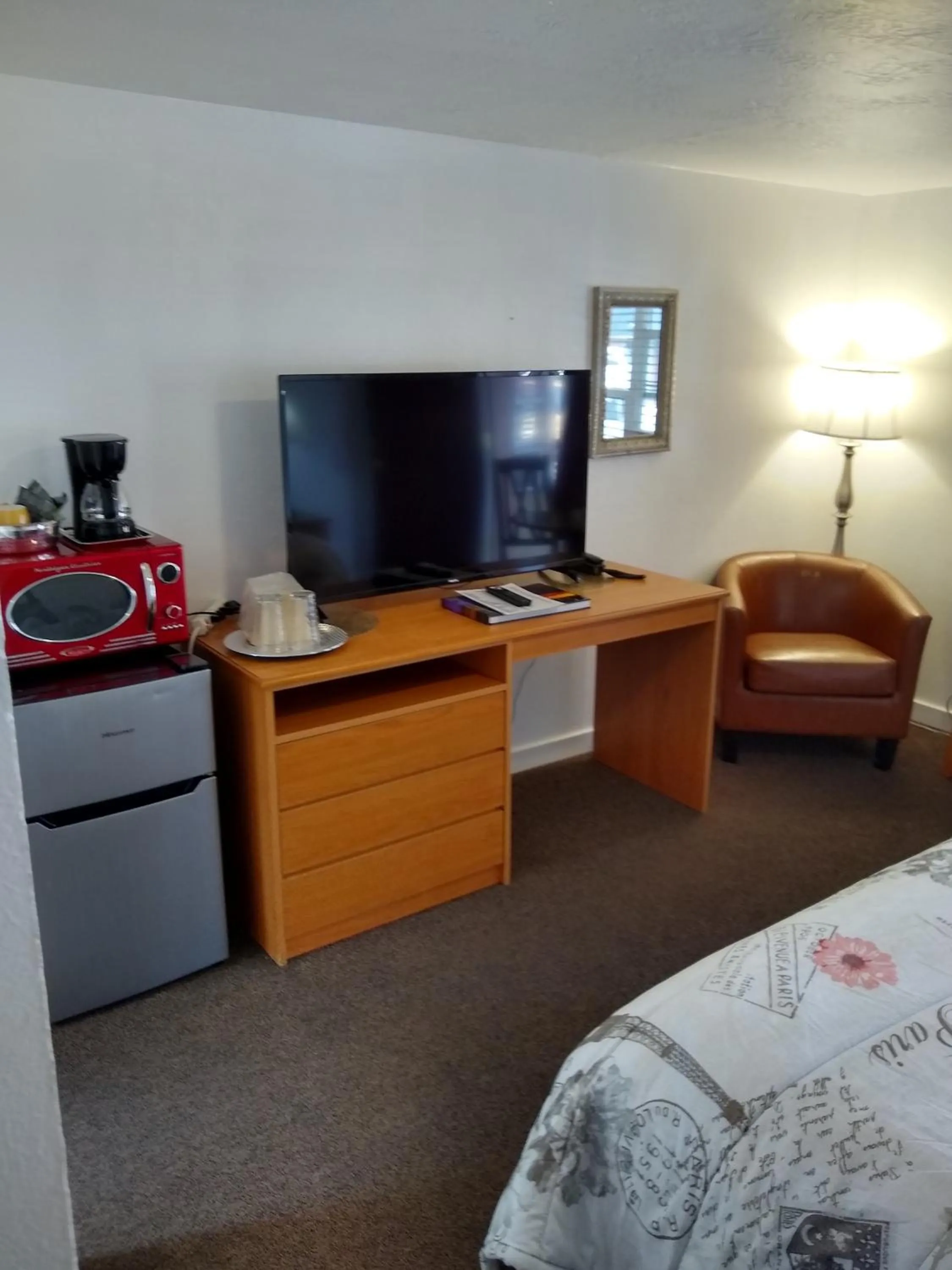 Bed in Holiday Motel Bend