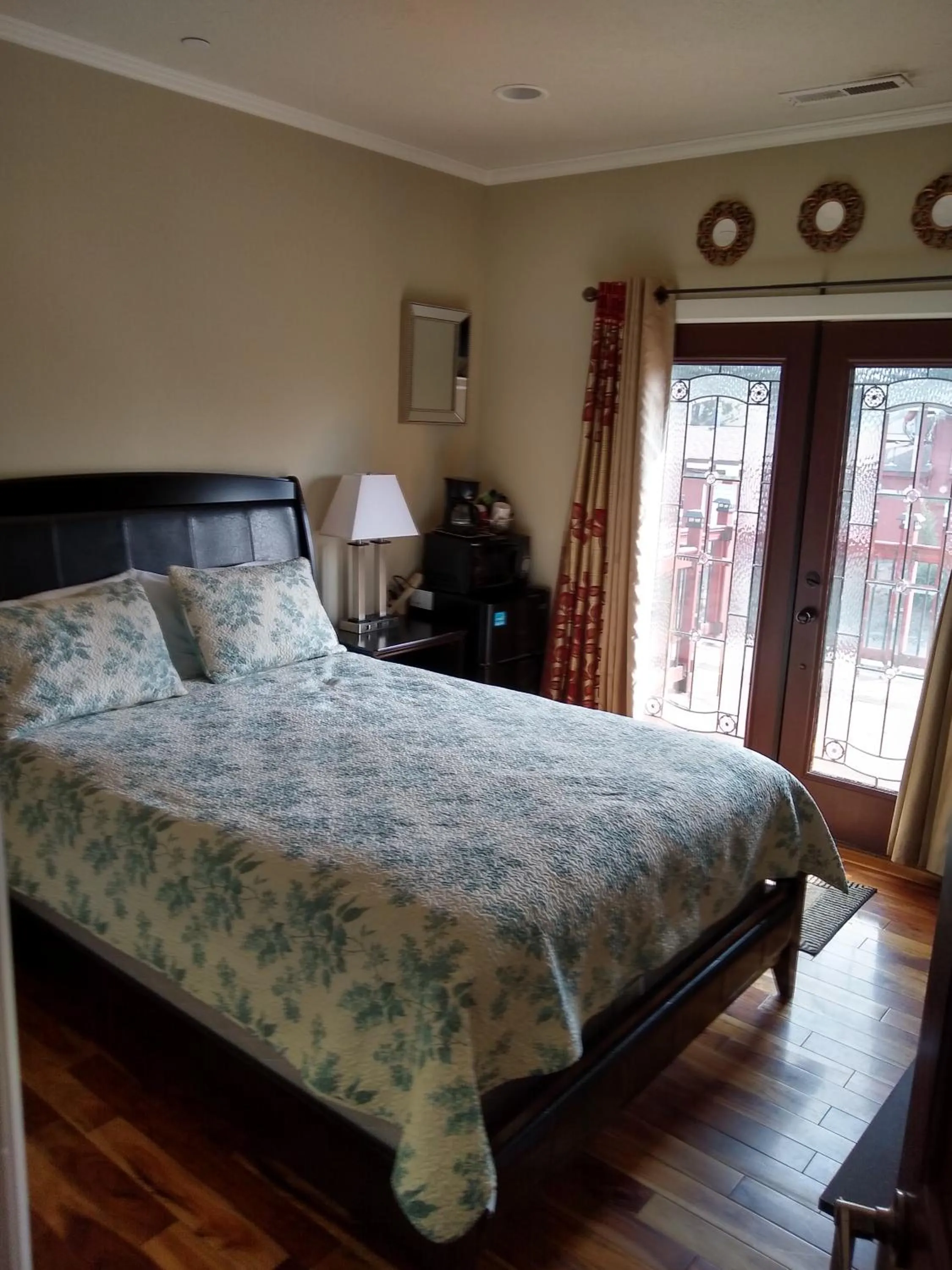 Bed in Holiday Motel Bend