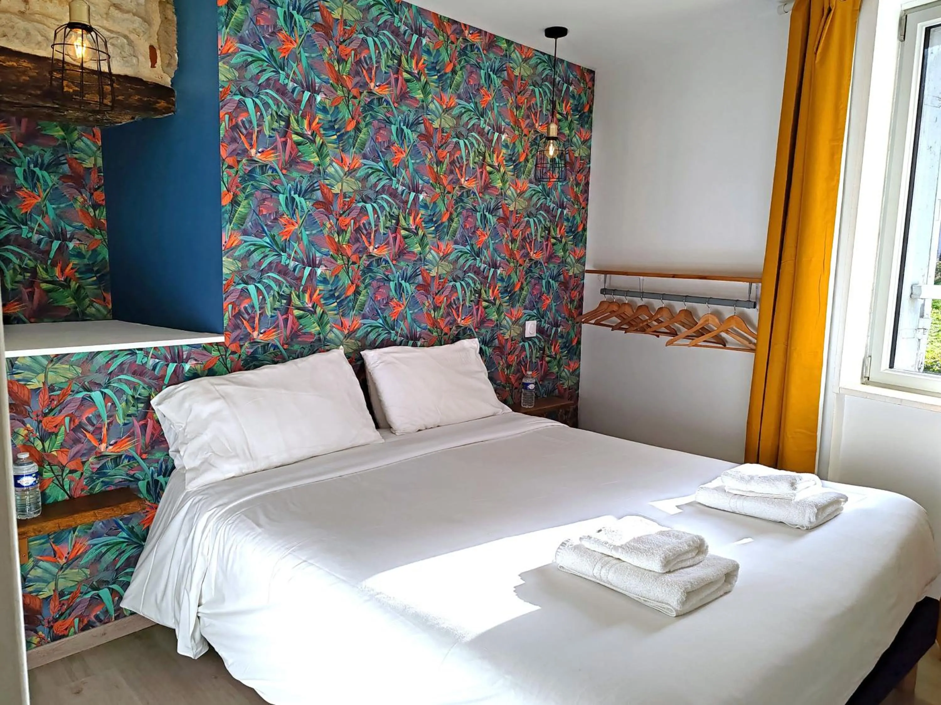 Bedroom, Bed in L' échafaud - Apparts de standing - Centre historique