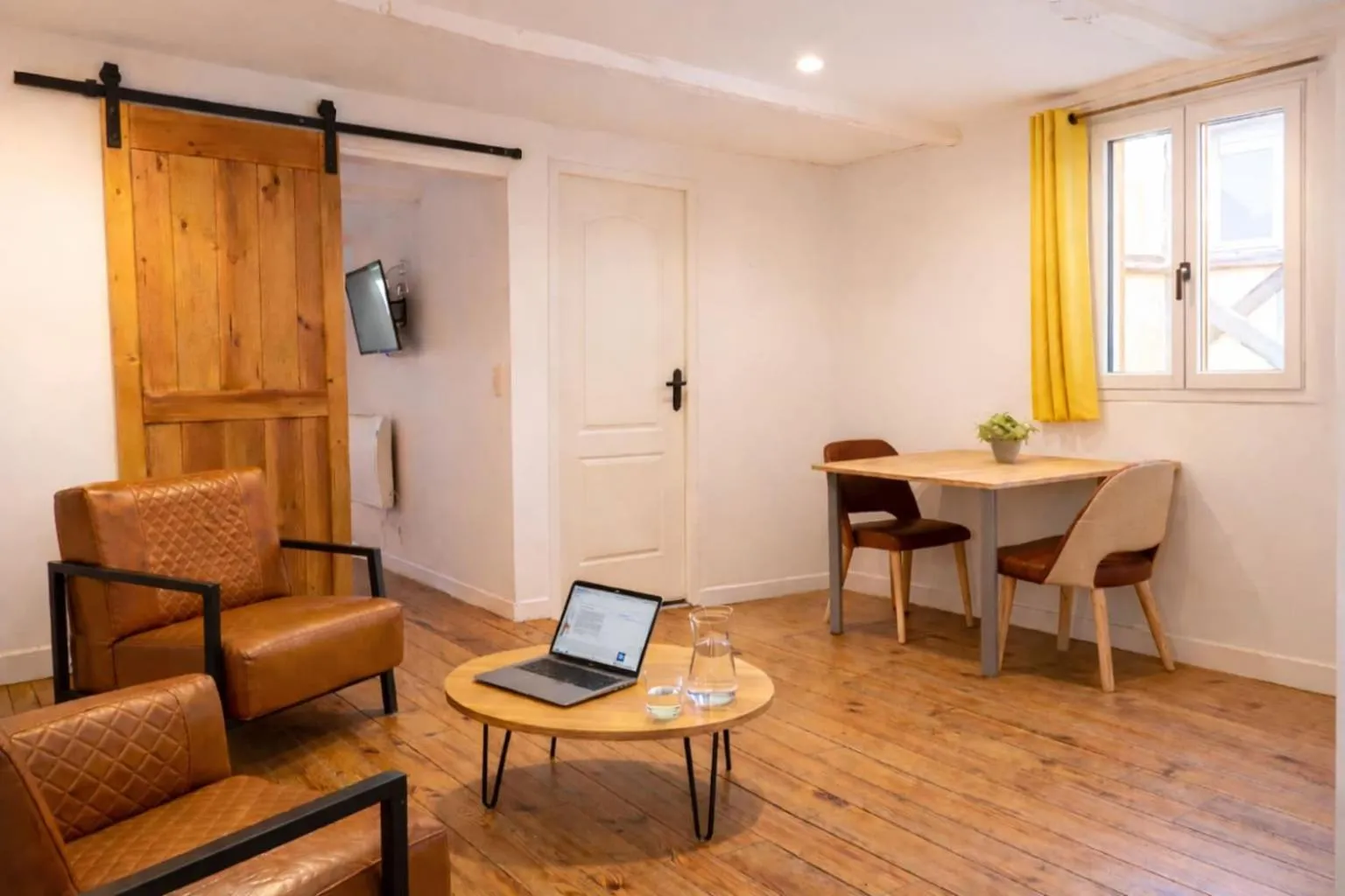 Photo of the whole room in L' échafaud - Apparts de standing - Centre historique