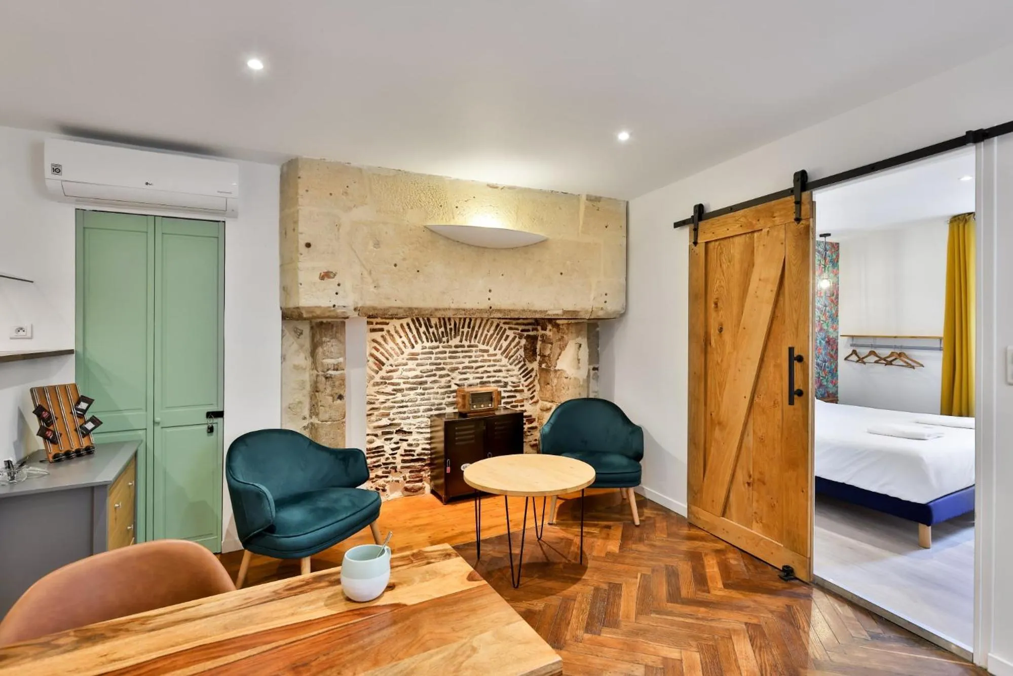 Photo of the whole room in L' échafaud - Apparts de standing - Centre historique