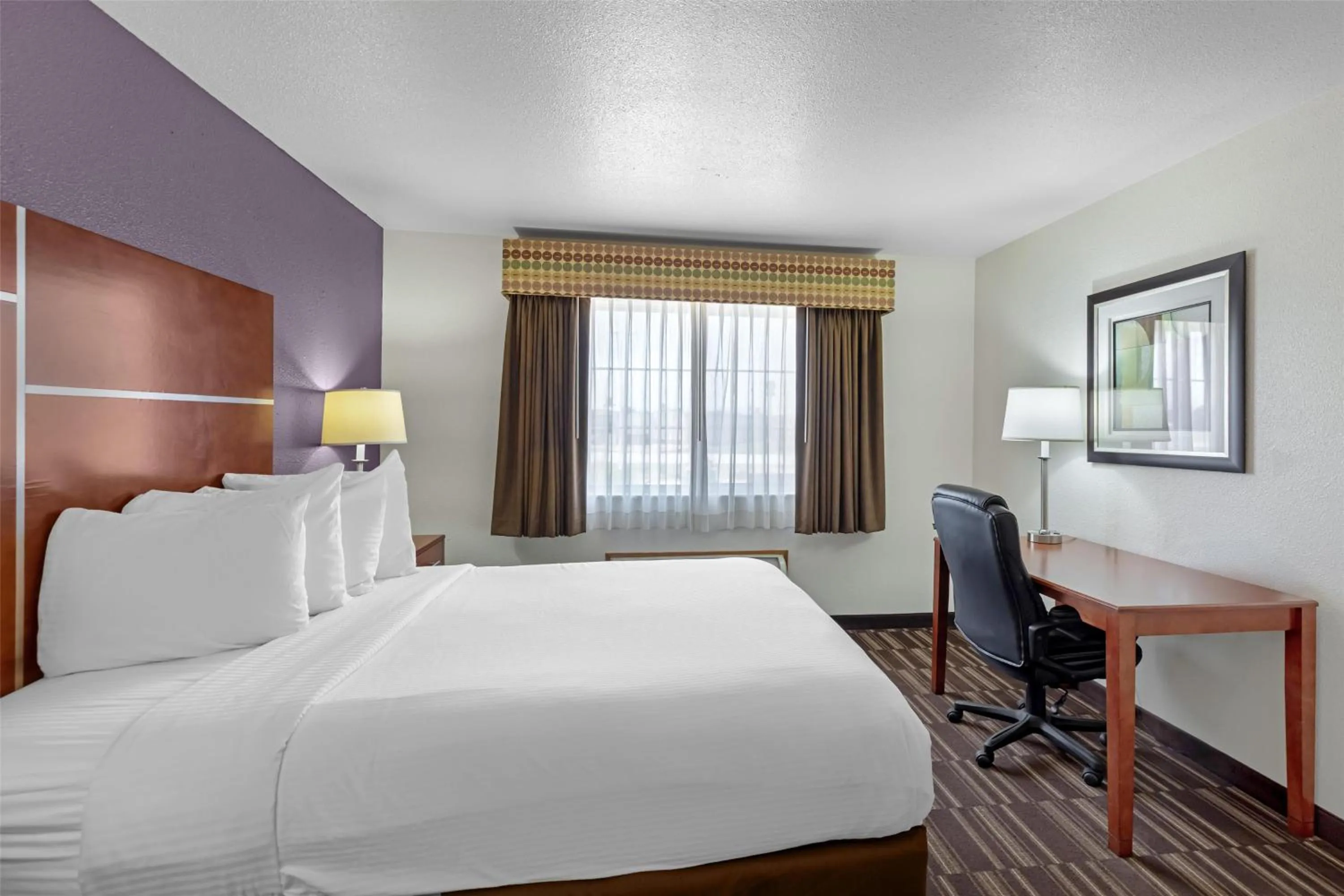 Photo of the whole room, Bed in Best Western Firestone Inn & Suites