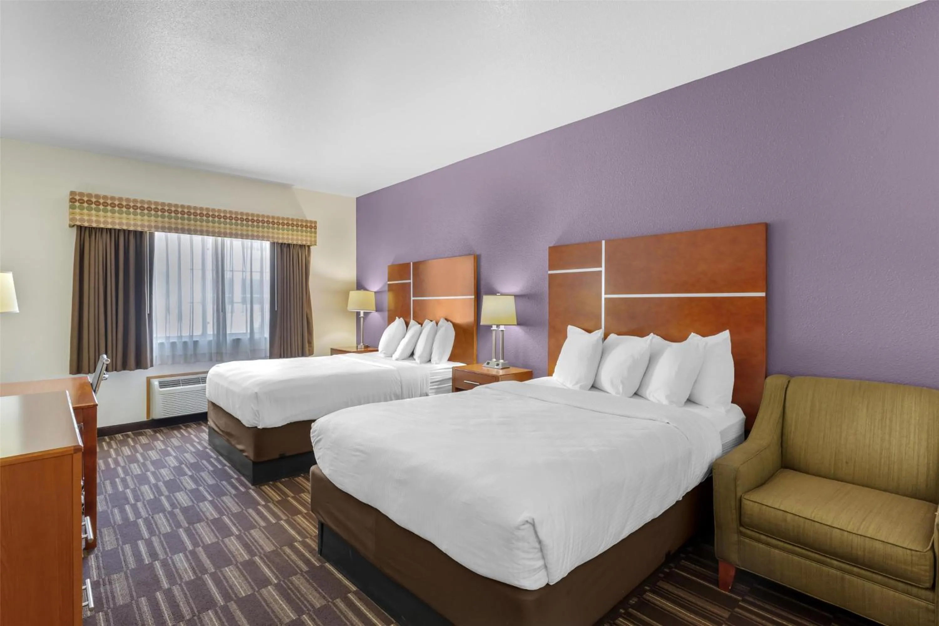 Bedroom, Bed in Best Western Firestone Inn & Suites