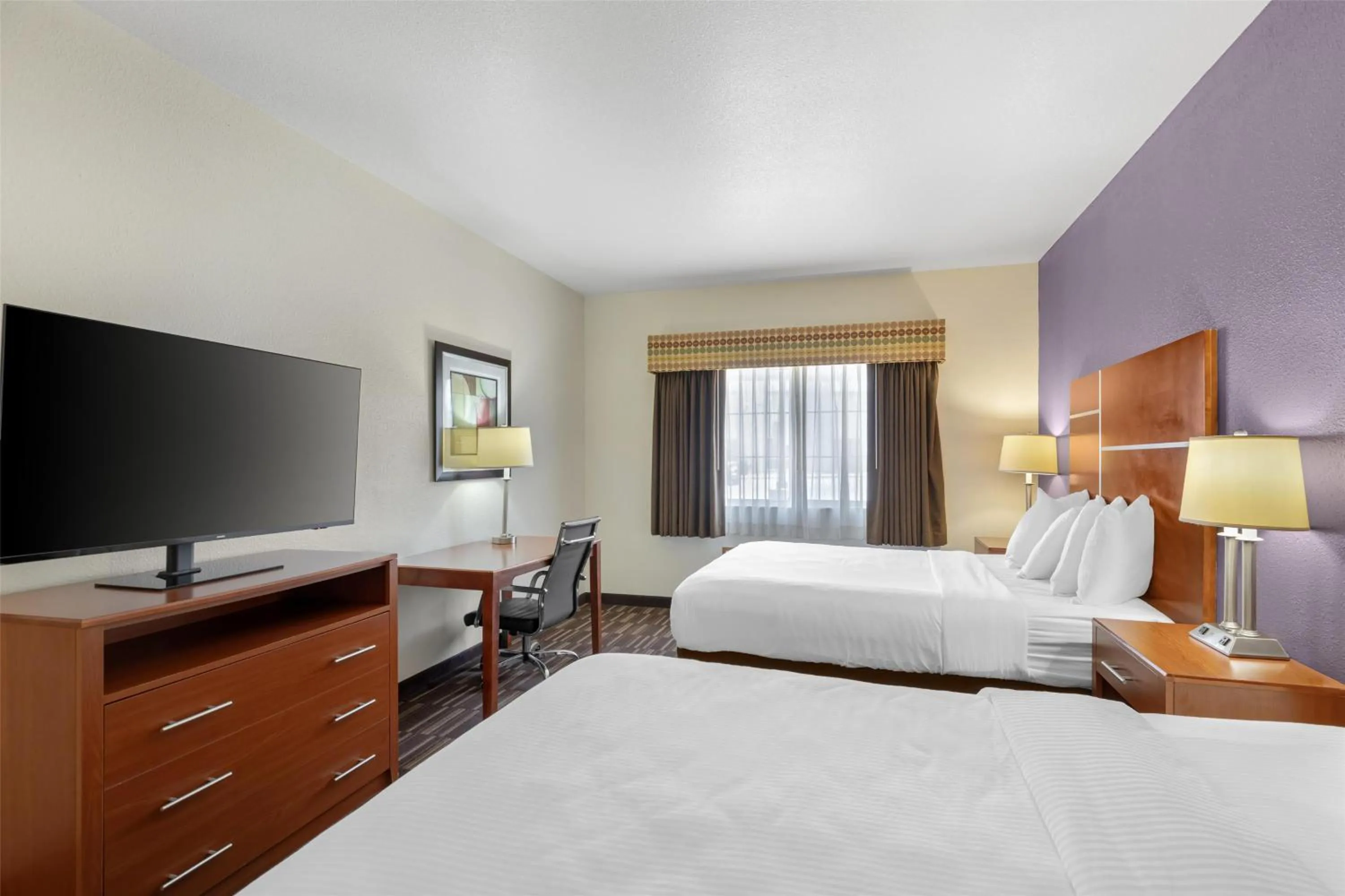 Bedroom, Bed in Best Western Firestone Inn & Suites