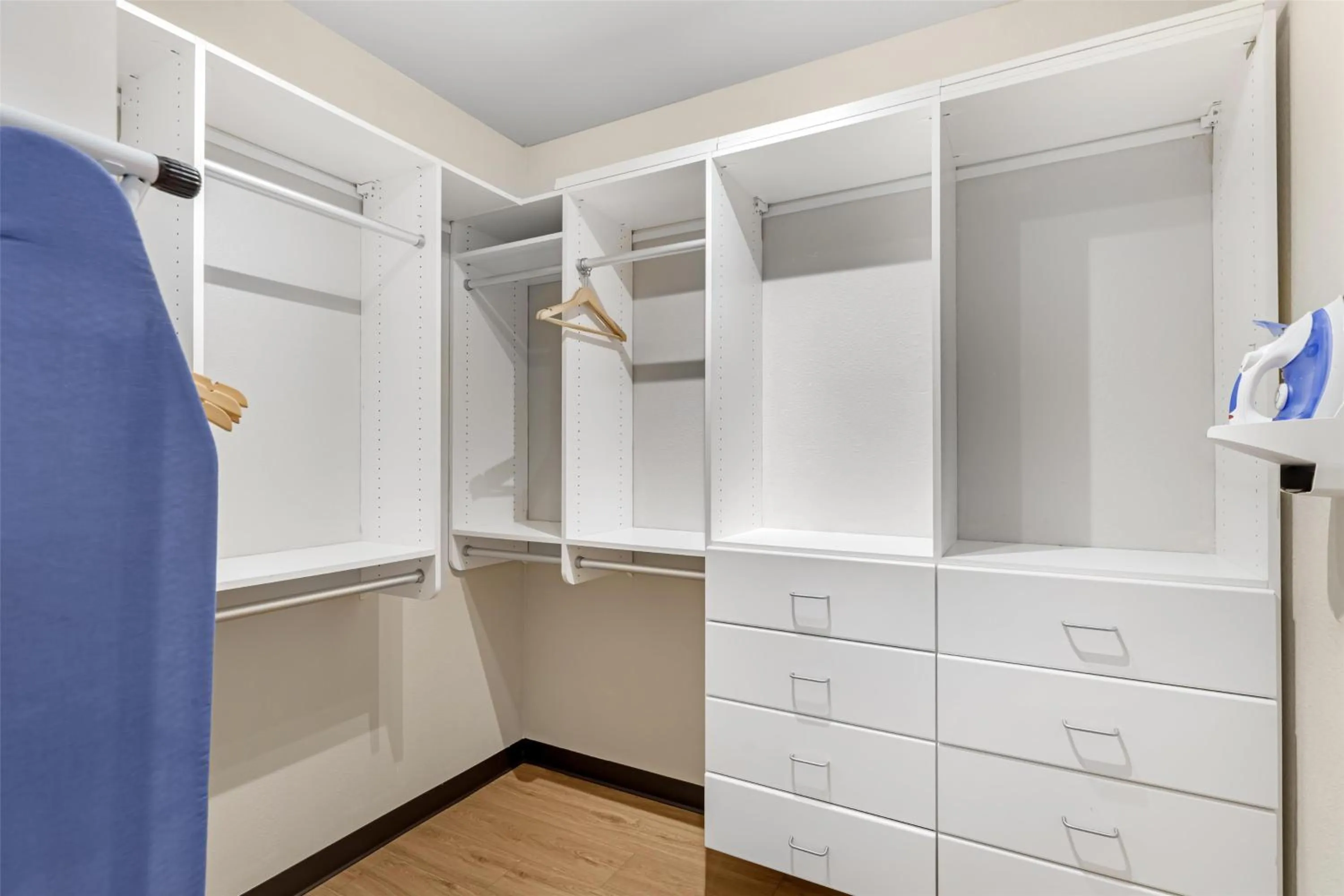 Bedroom in Best Western Firestone Inn & Suites