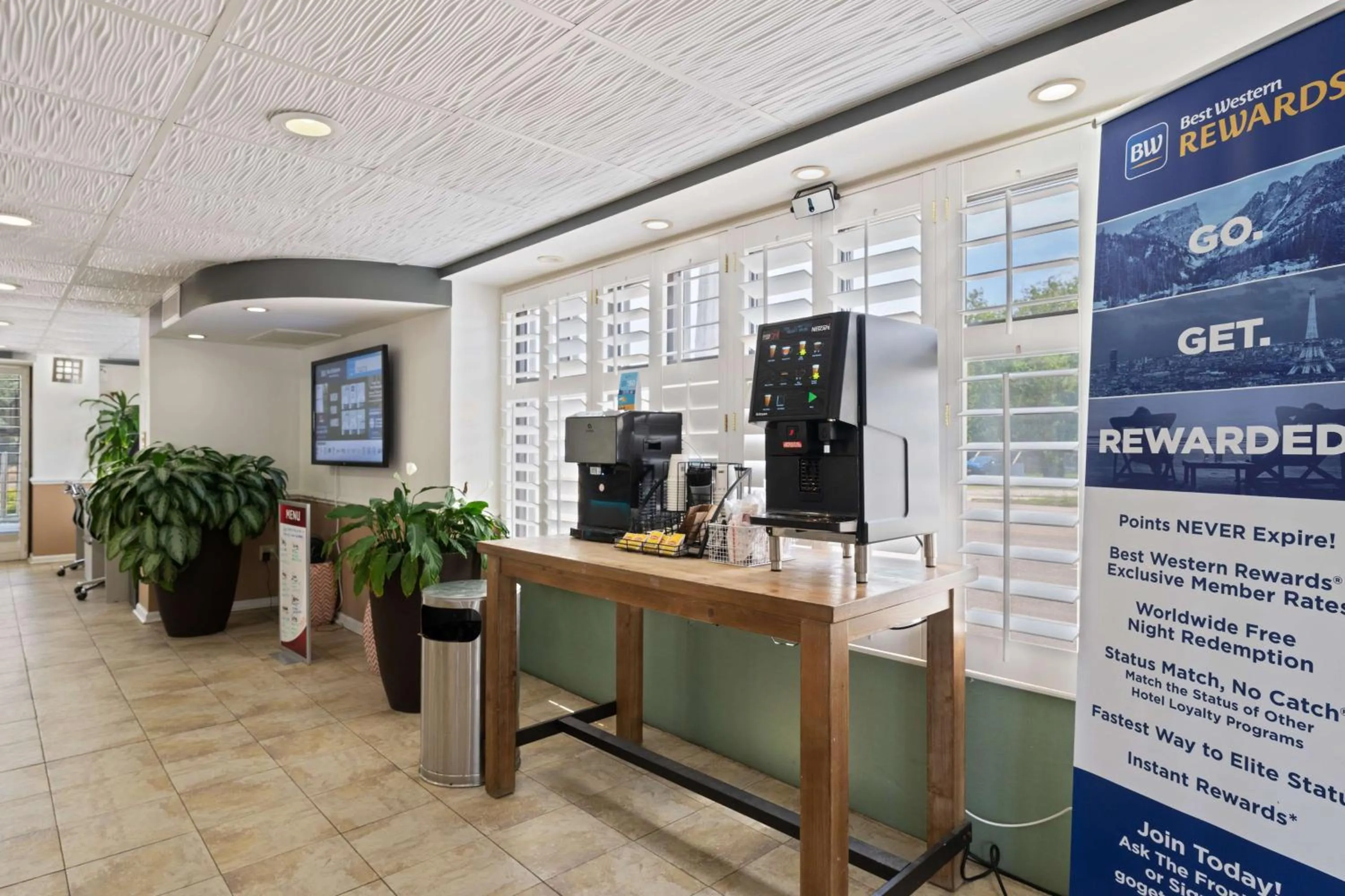 Lobby or reception in Best Western Plus Holiday Sands Inn & Suites