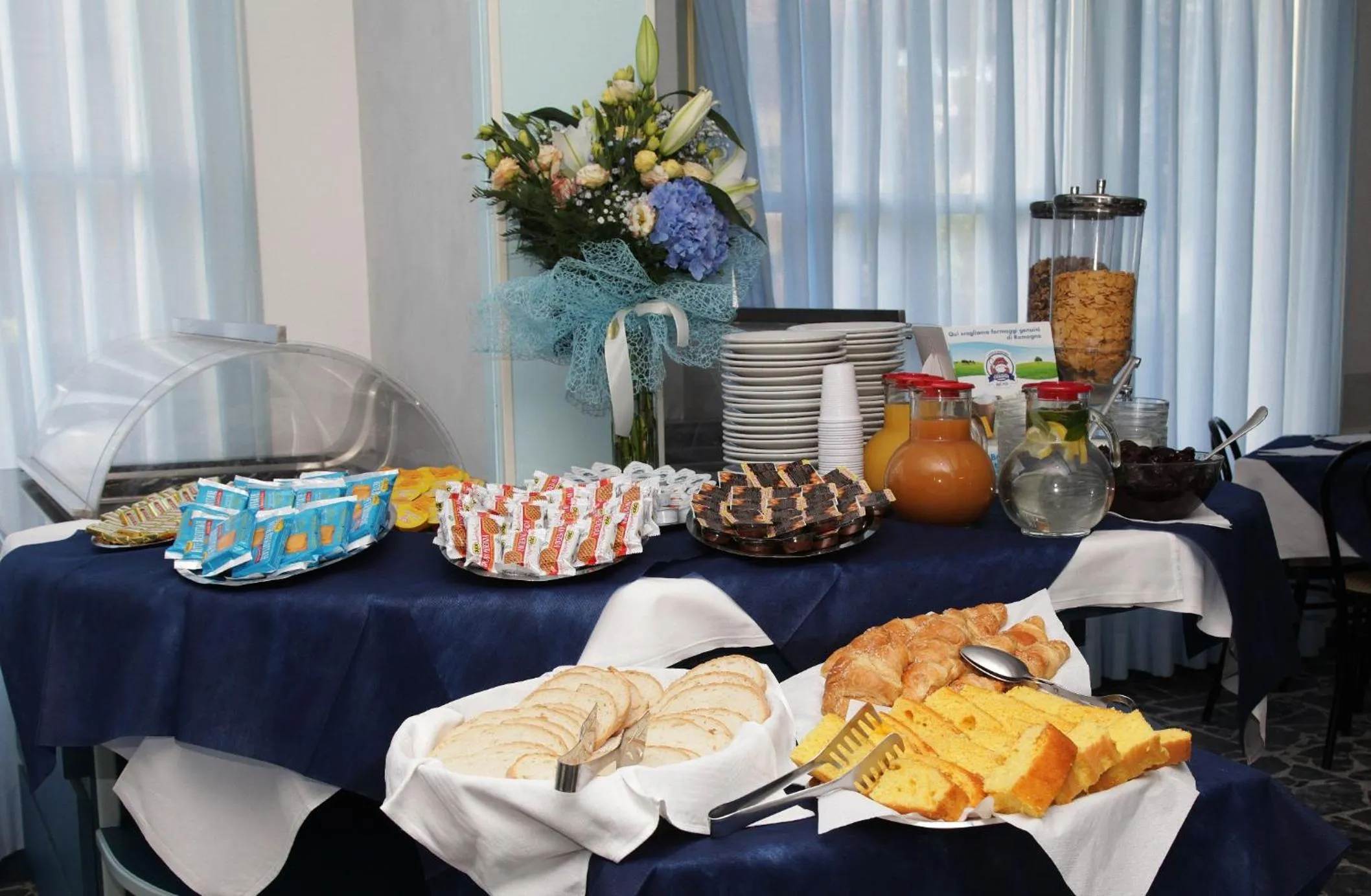 Buffet breakfast in Hotel Santa Maria