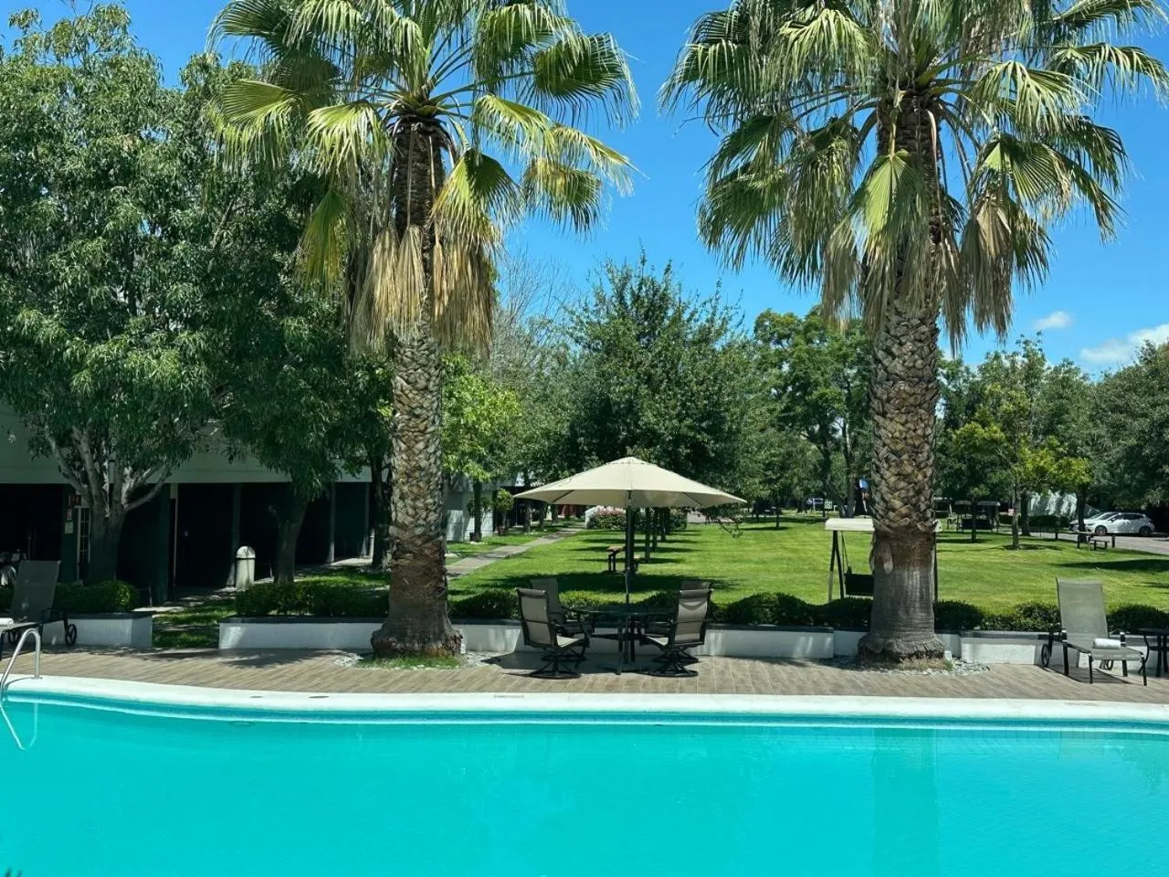 Garden in Fiesta Inn San Luis Potosi Glorieta Juarez