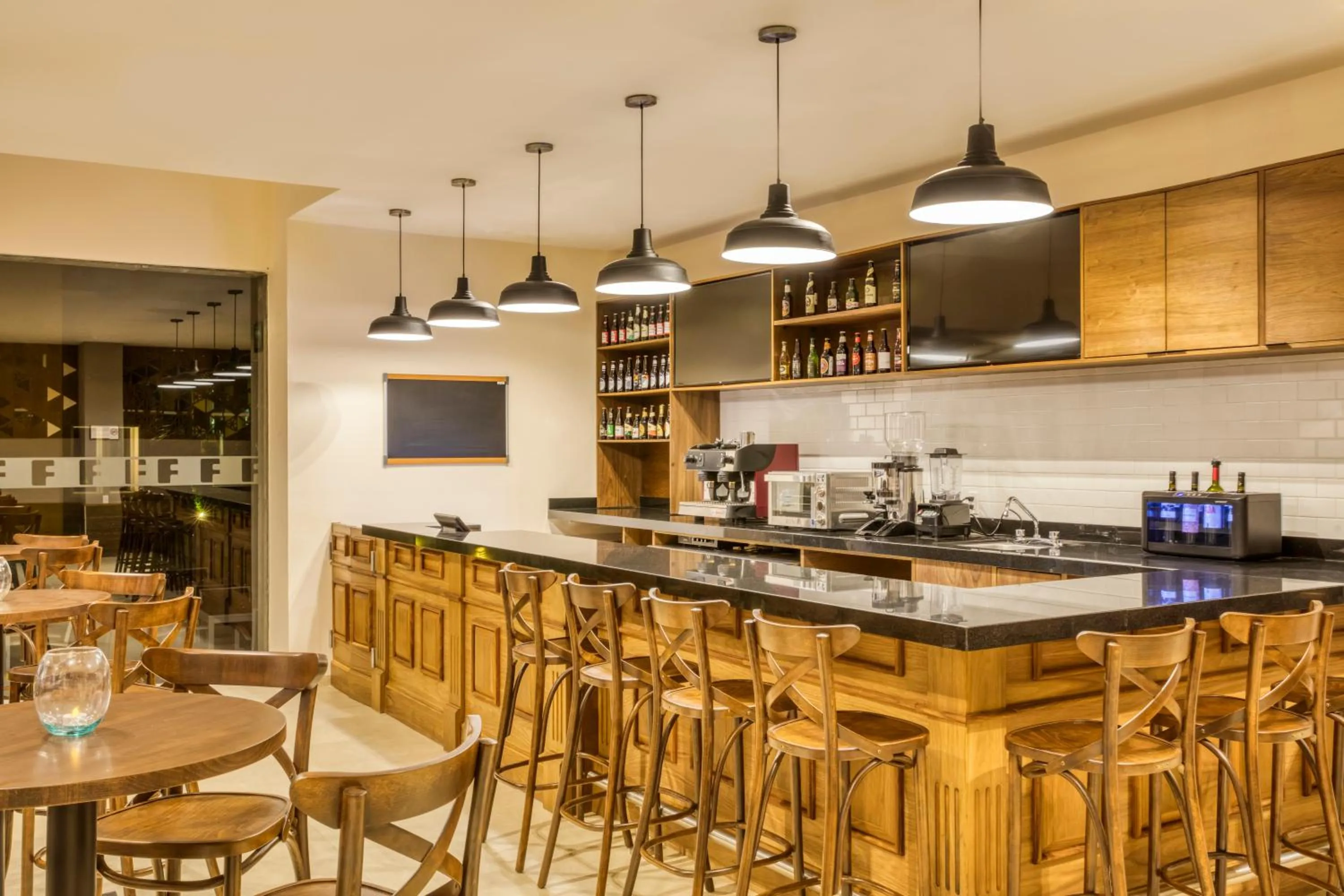 Lounge or bar in Fiesta Inn Express San Luis Potosí Oriente