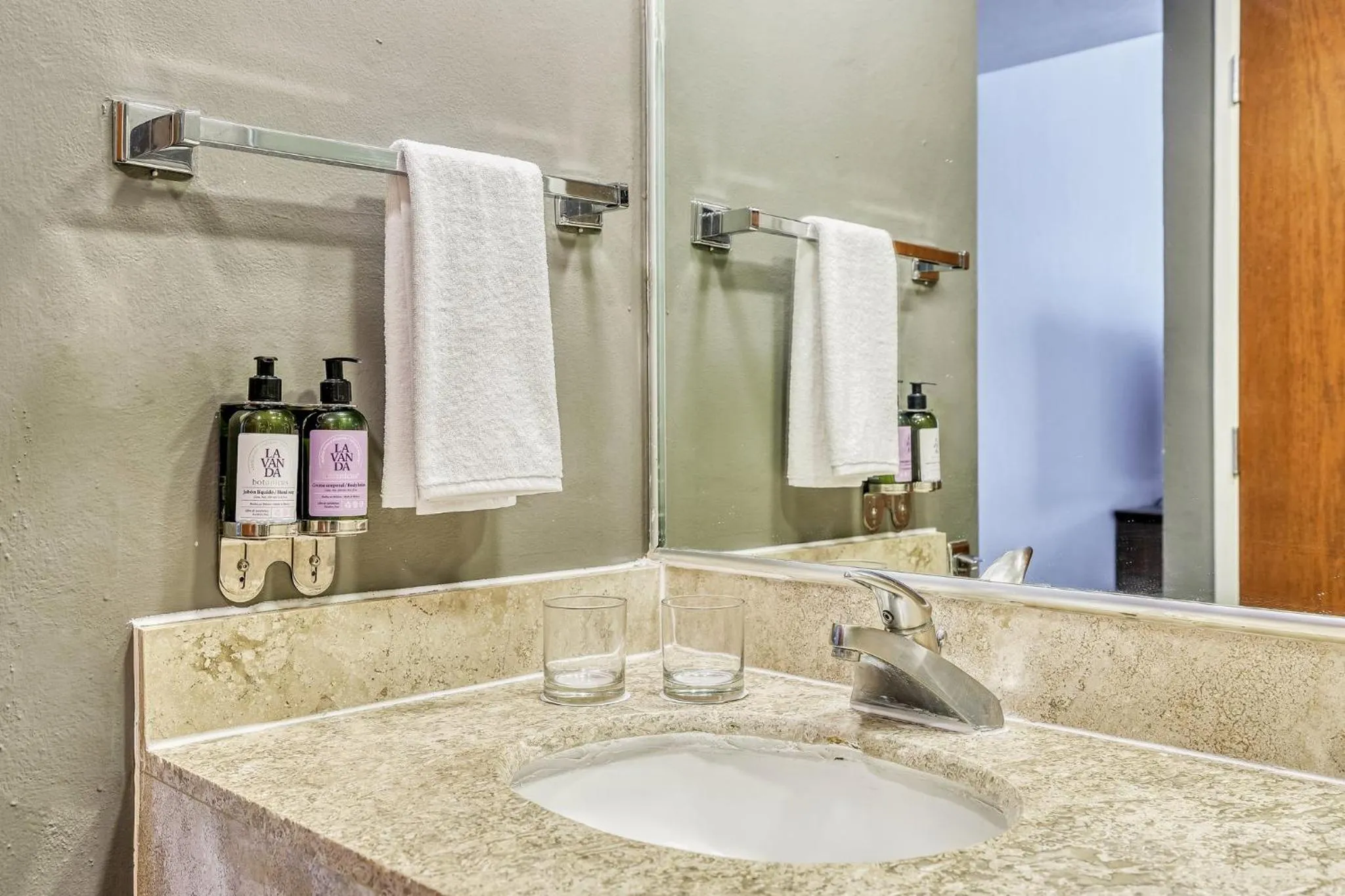 Bathroom in Fiesta Inn Express San Luis Potosí Oriente
