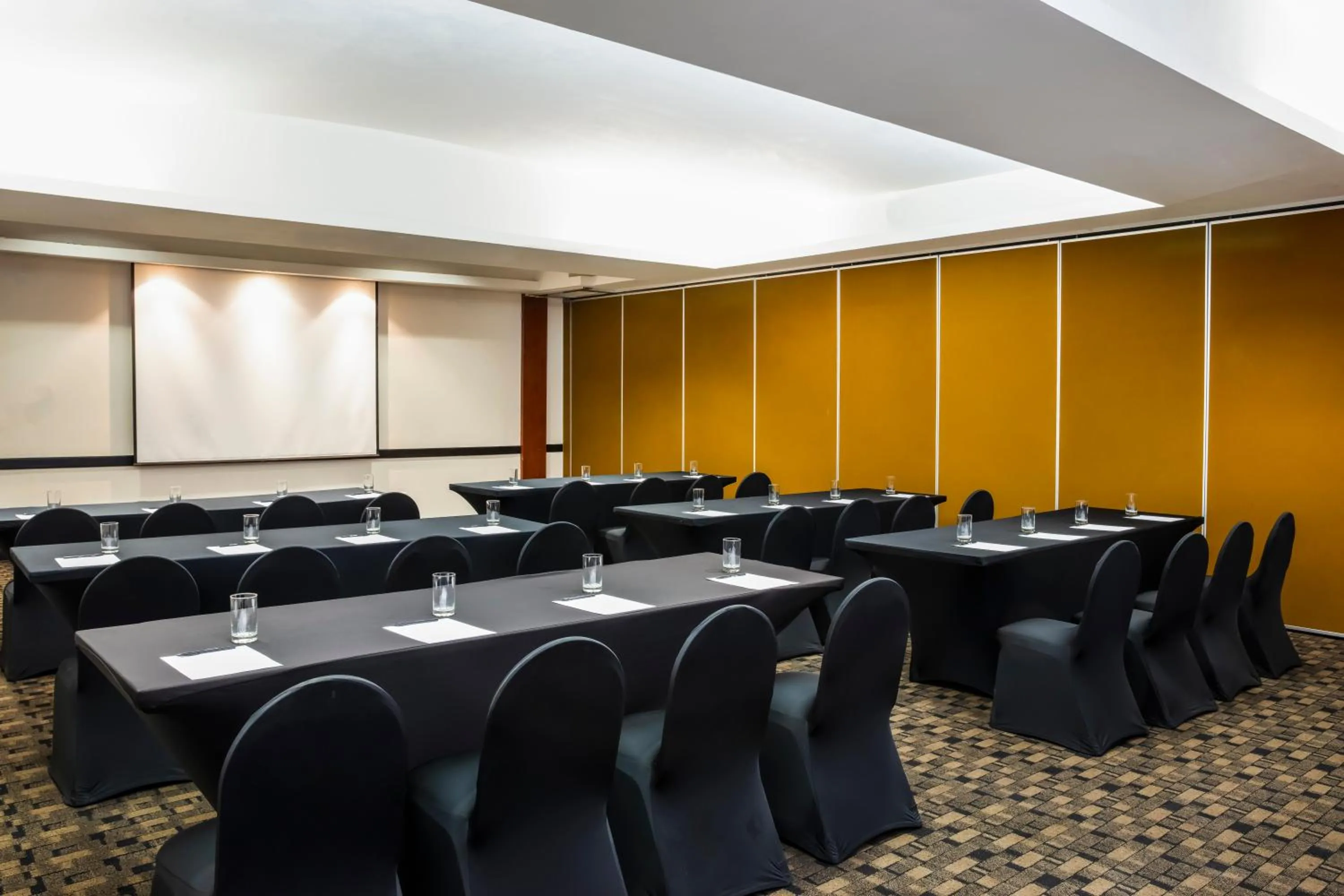 Business facilities in Fiesta Inn Express San Luis Potosí Oriente