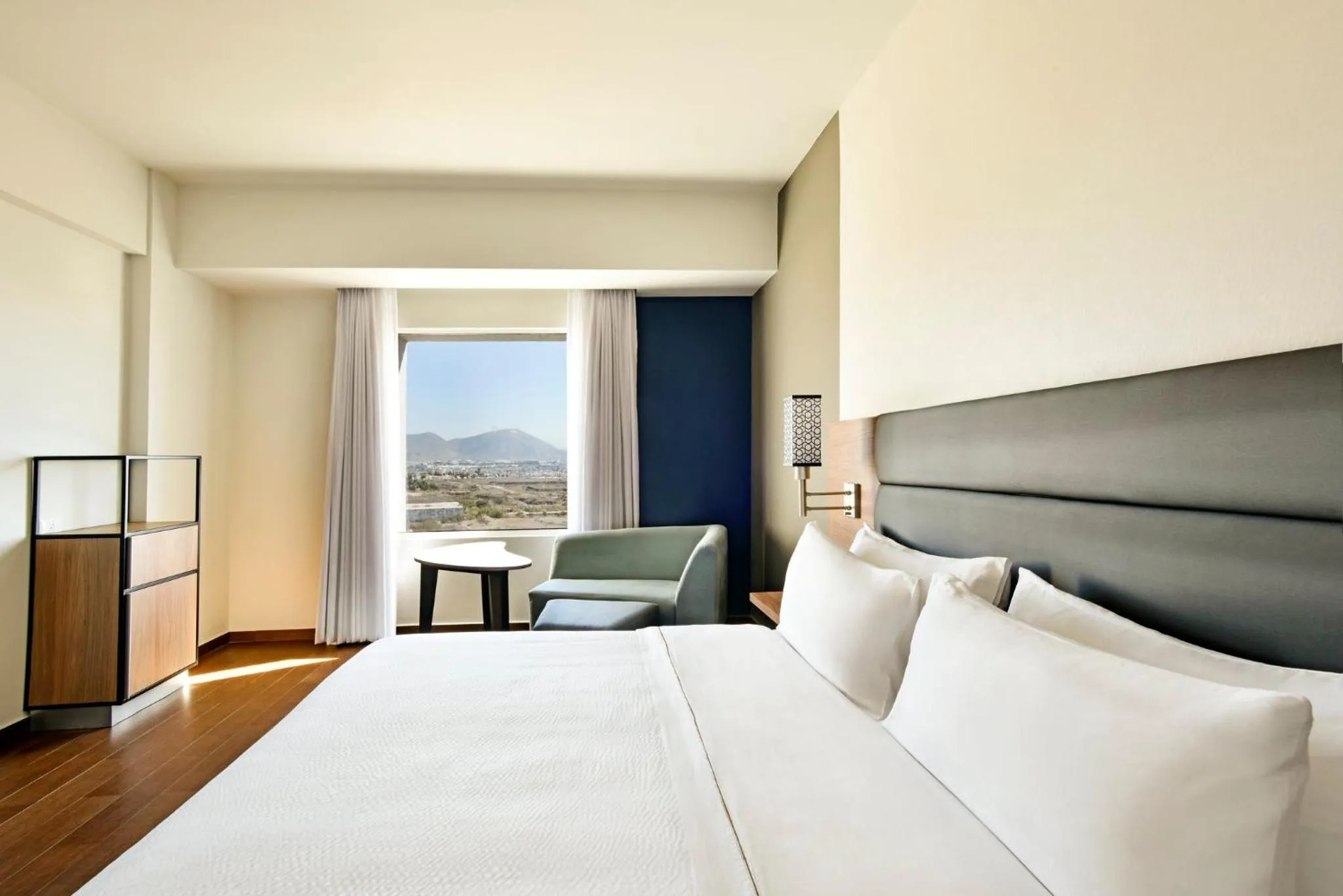 Photo of the whole room, Bed in Fiesta Inn Tijuana Otay Aeropuerto