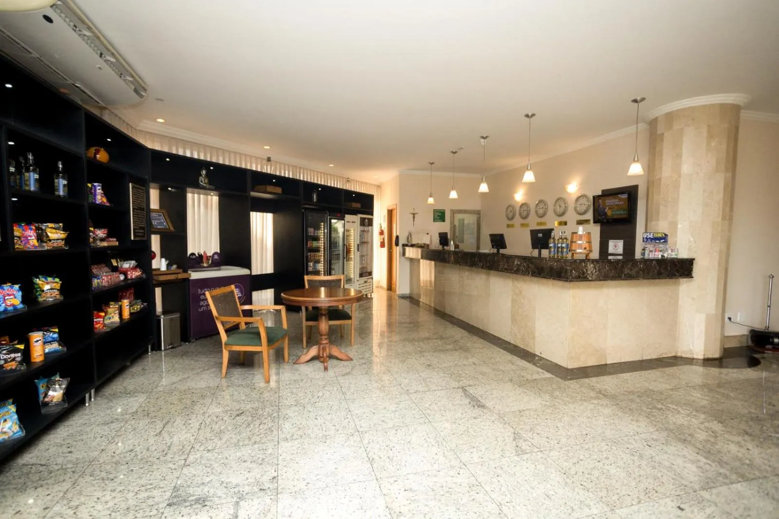 Lobby or reception in Hotel Golden Park Uberaba By Nacional Inn