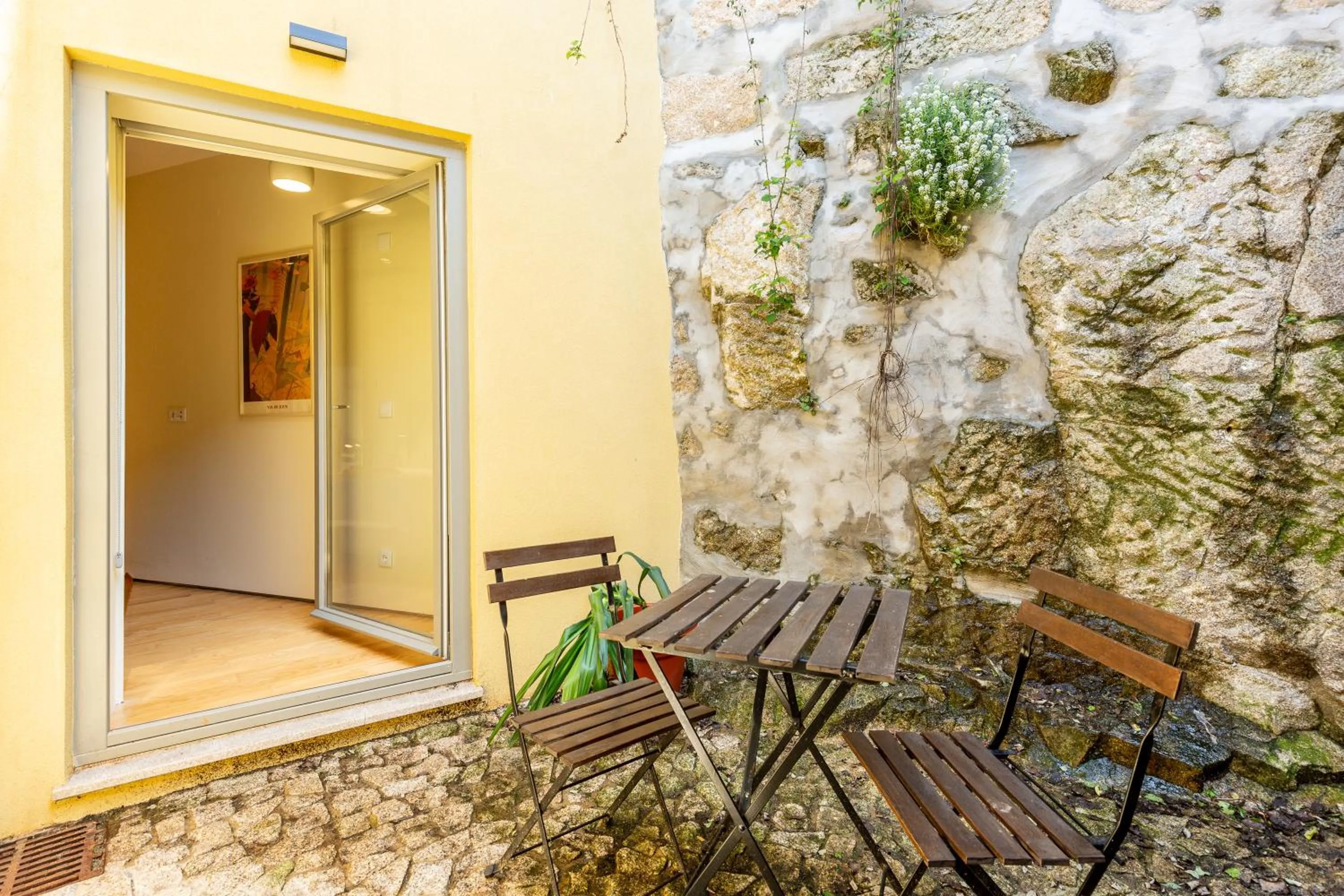 Patio in Feel Porto Codeçal Apartments