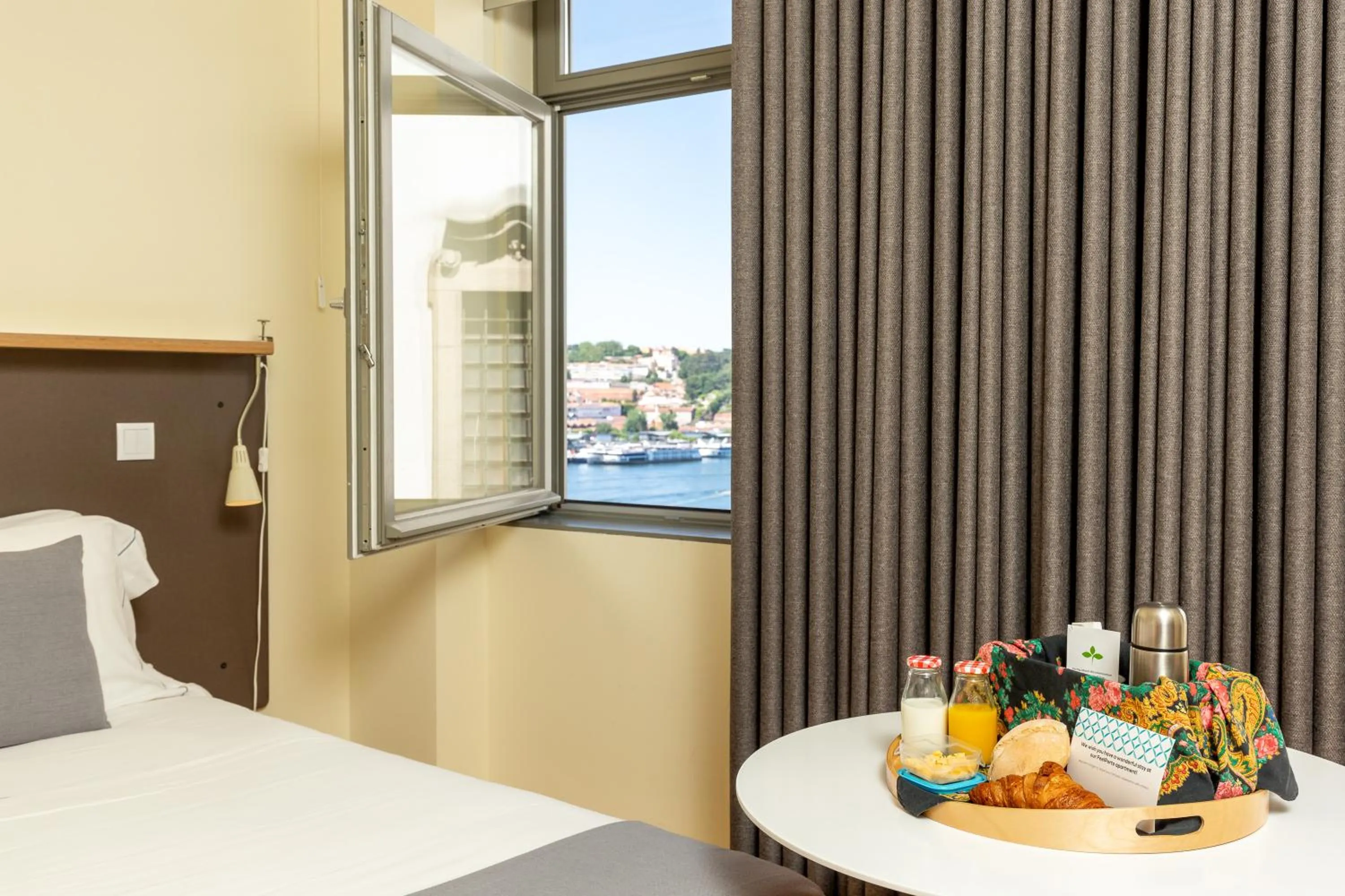 Bedroom, Bed in Feel Porto Codeçal Apartments