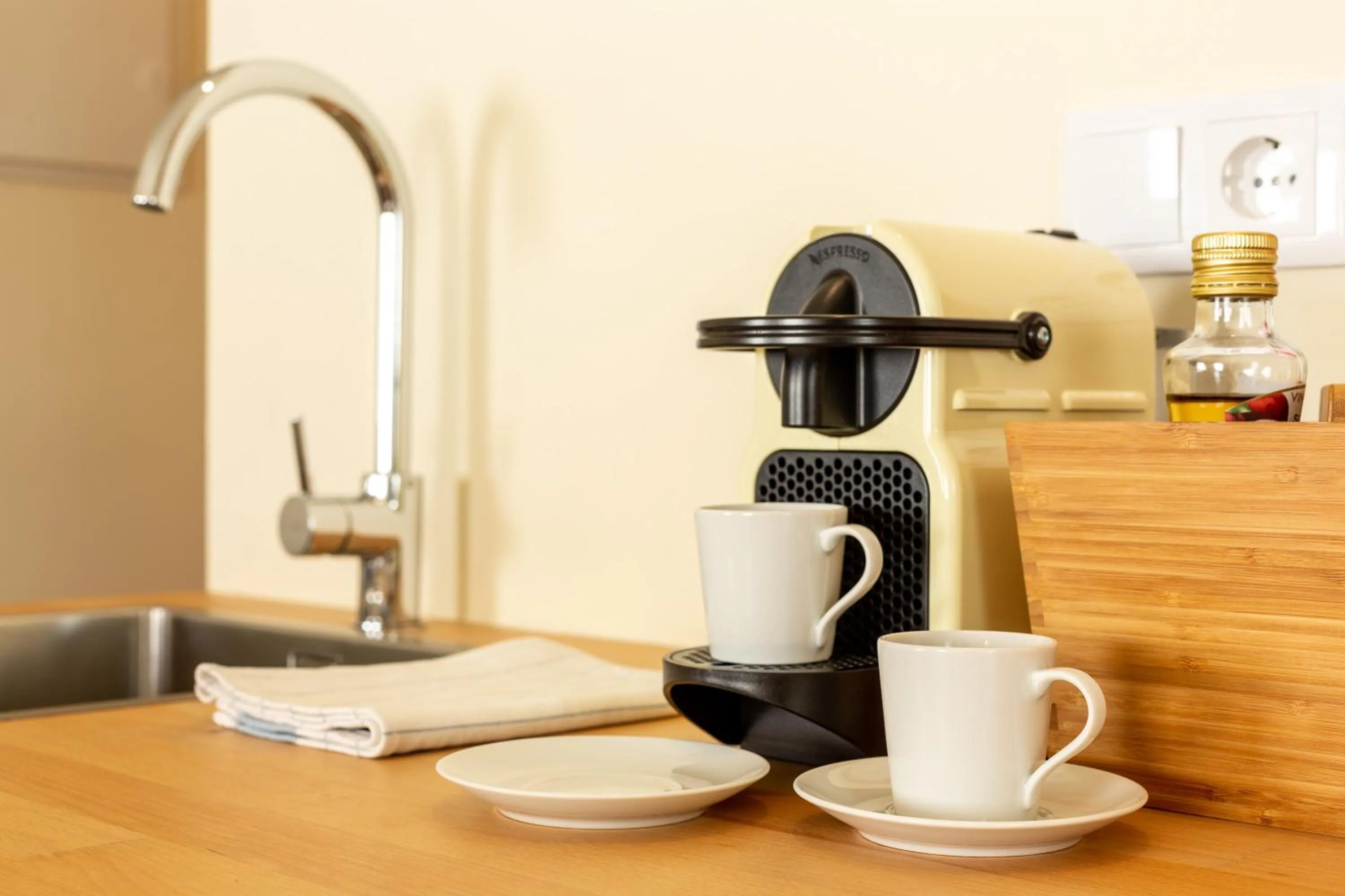 Coffee/tea facilities in Feel Porto Codeçal Apartments
