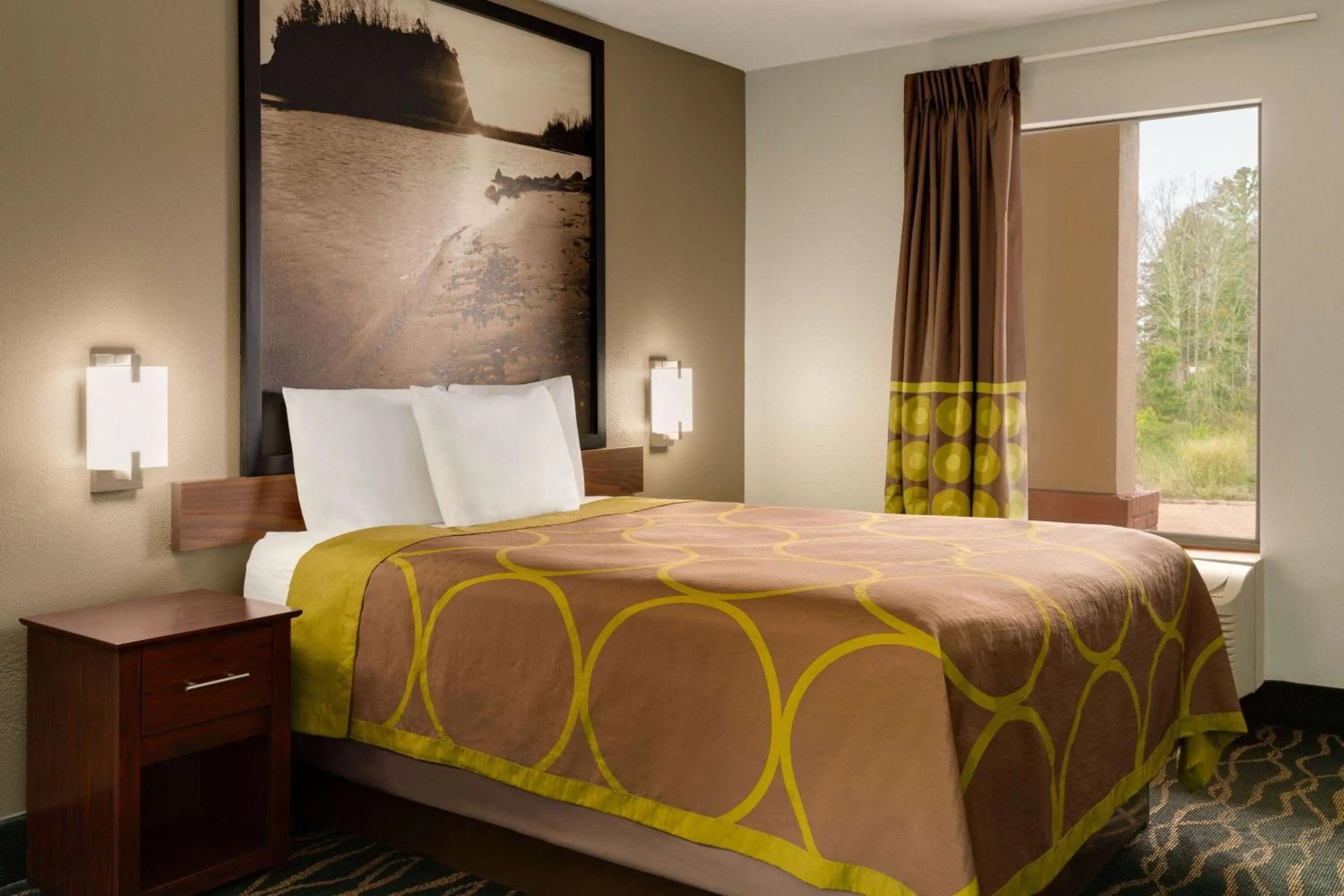 Photo of the whole room, Bed in Super 8 by Wyndham Pearl/Jackson/East