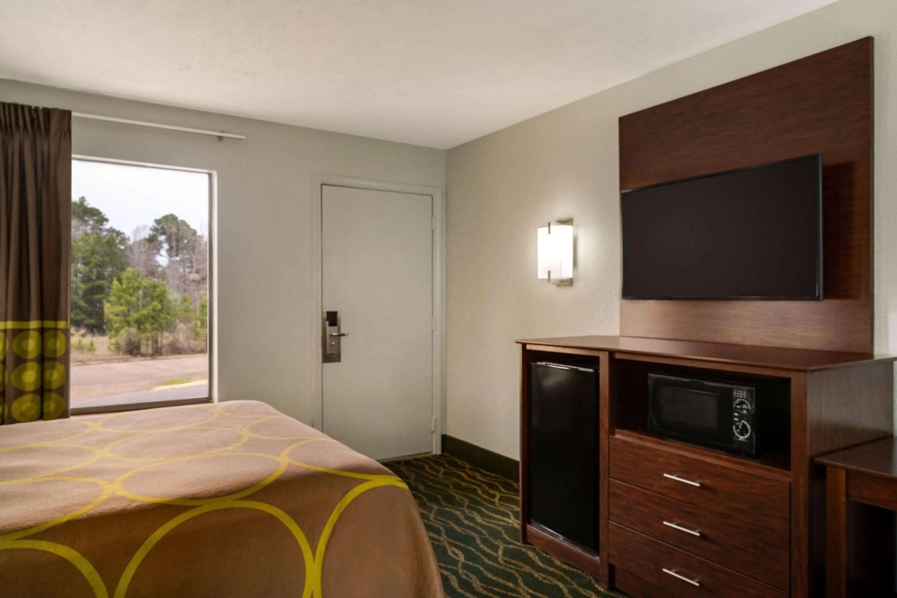 Photo of the whole room, Bed in Super 8 by Wyndham Pearl/Jackson/East