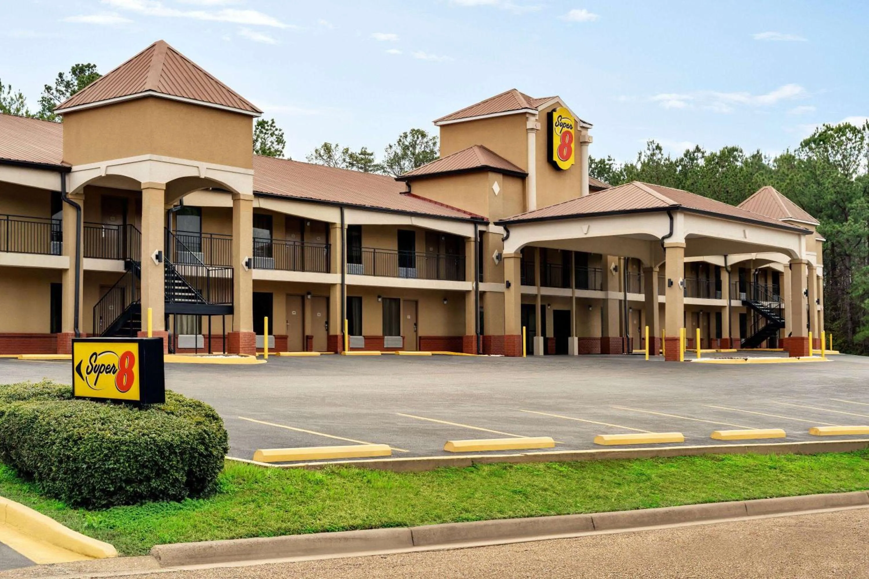 Property building in Super 8 by Wyndham Pearl/Jackson/East