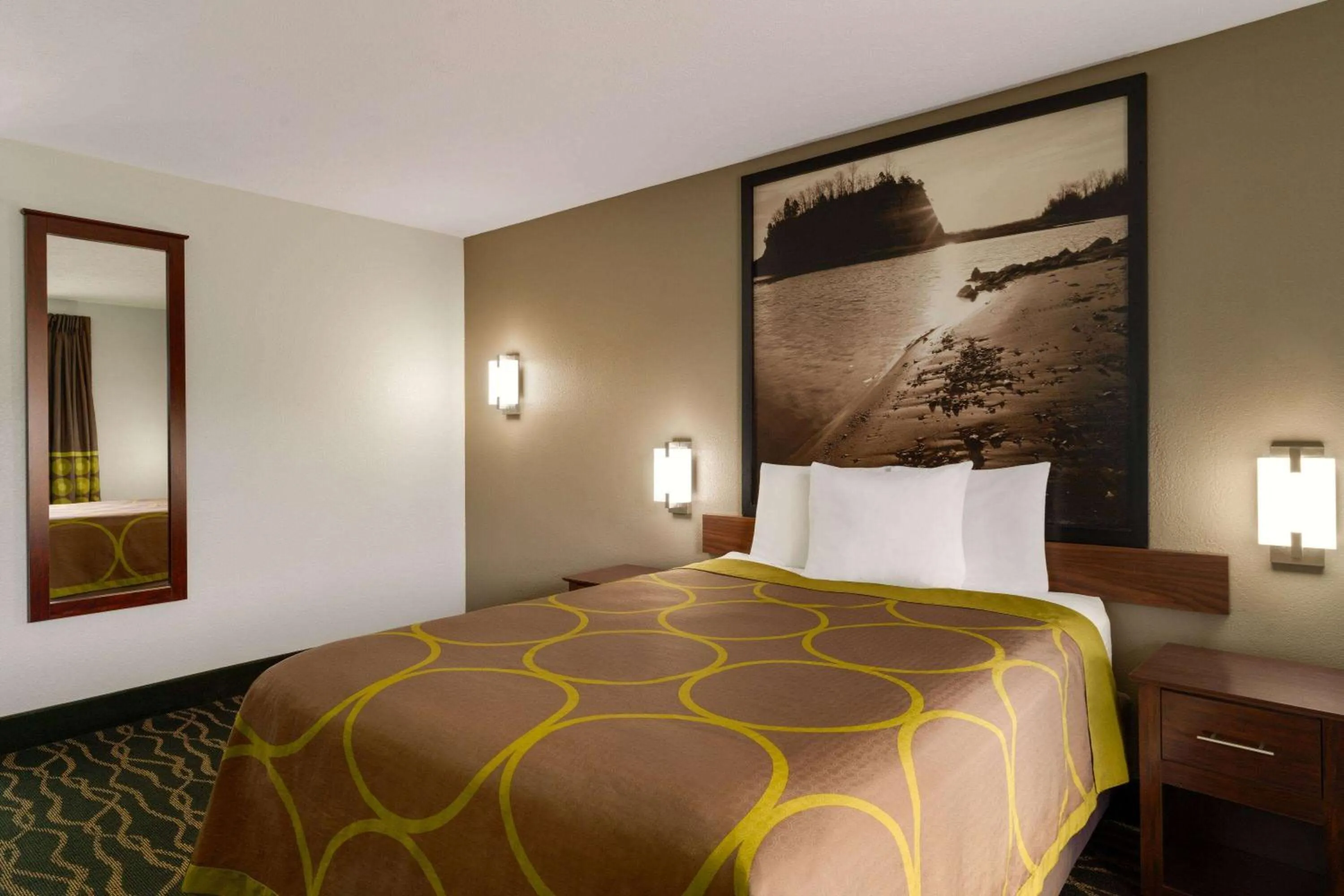 Photo of the whole room, Bed in Super 8 by Wyndham Pearl/Jackson/East