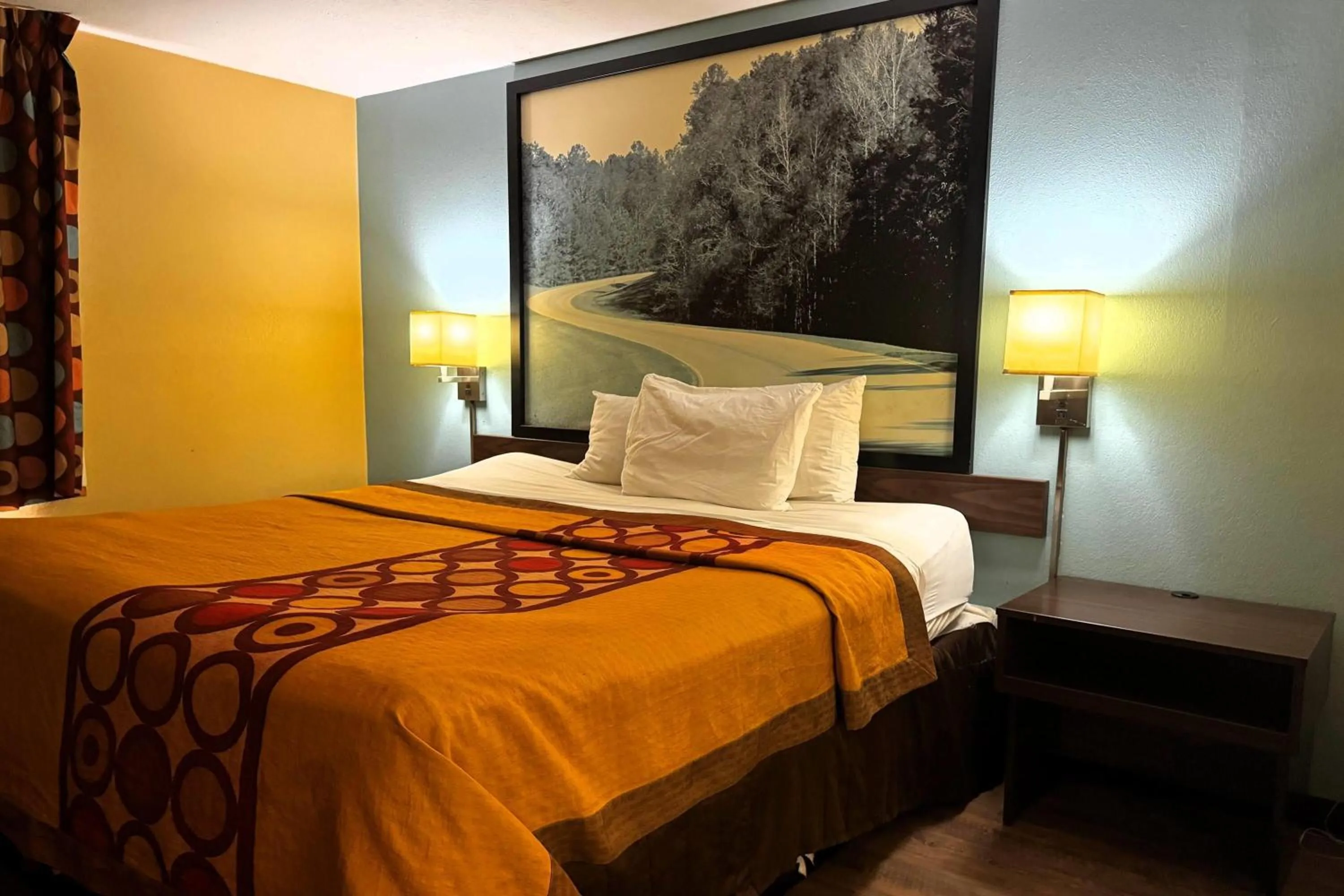 Photo of the whole room, Bed in Super 8 by Wyndham Jackson Ridgeland