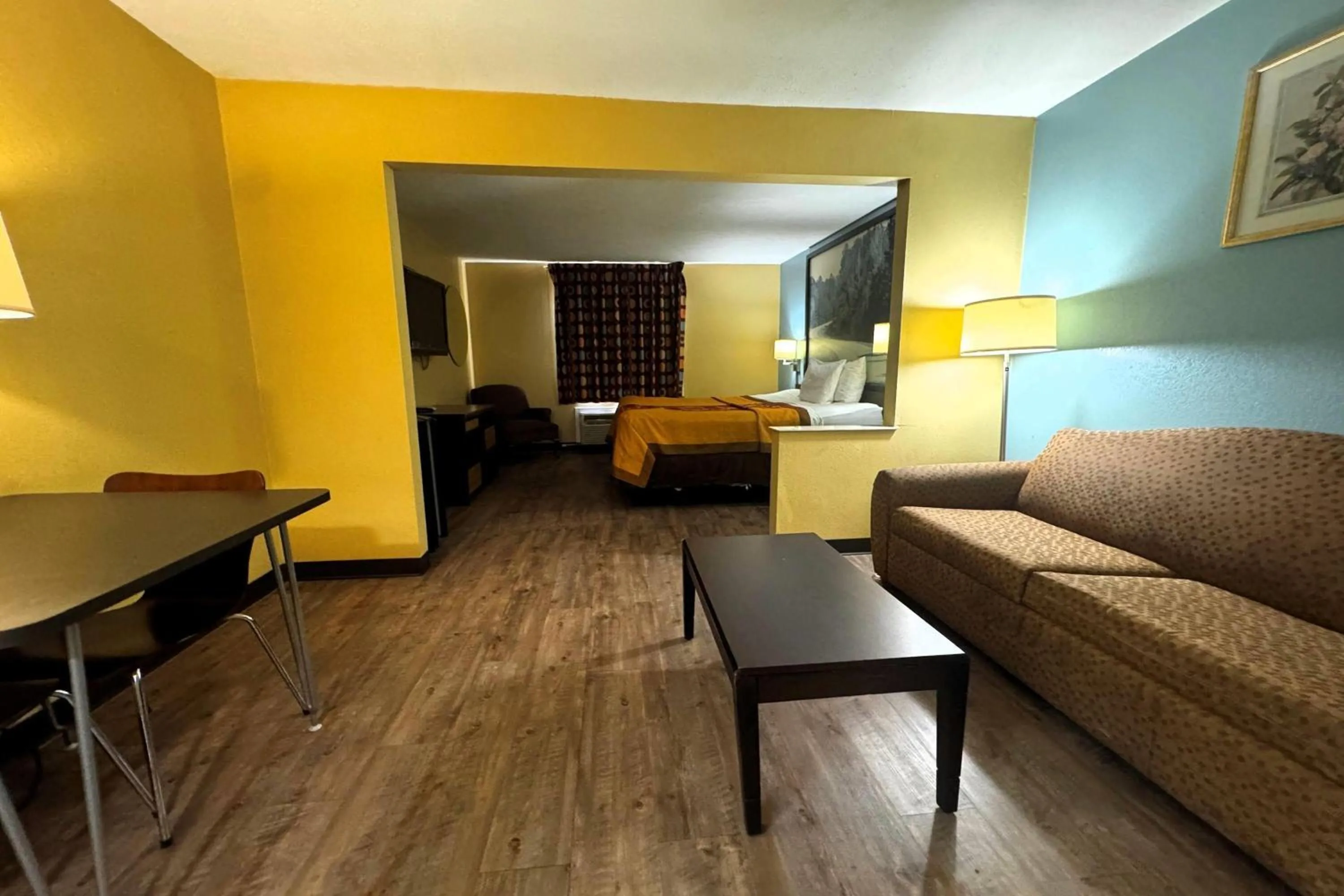 Photo of the whole room in Super 8 by Wyndham Jackson Ridgeland