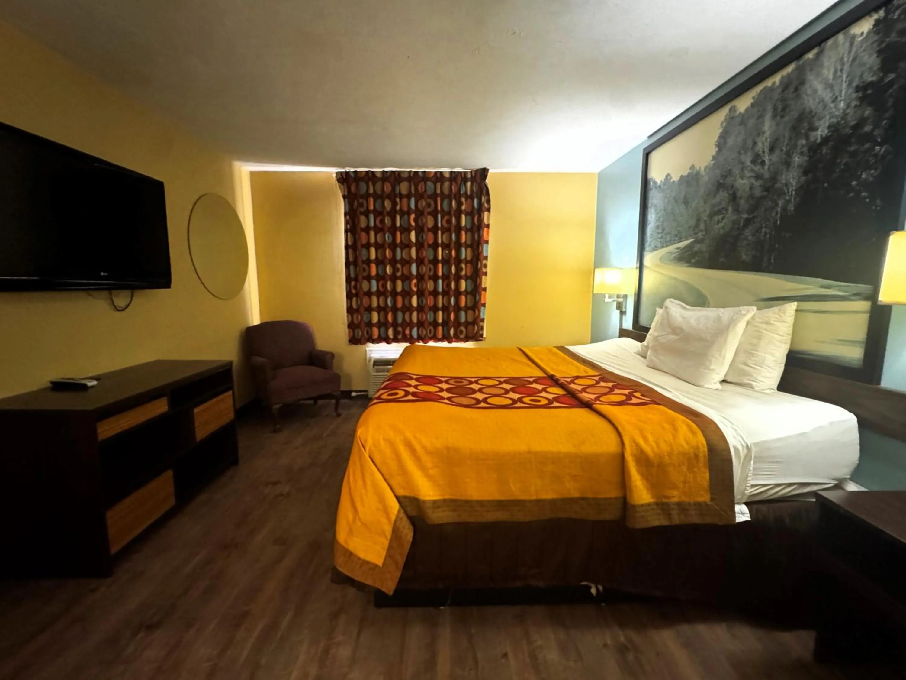 Photo of the whole room, Bed in Super 8 by Wyndham Jackson Ridgeland